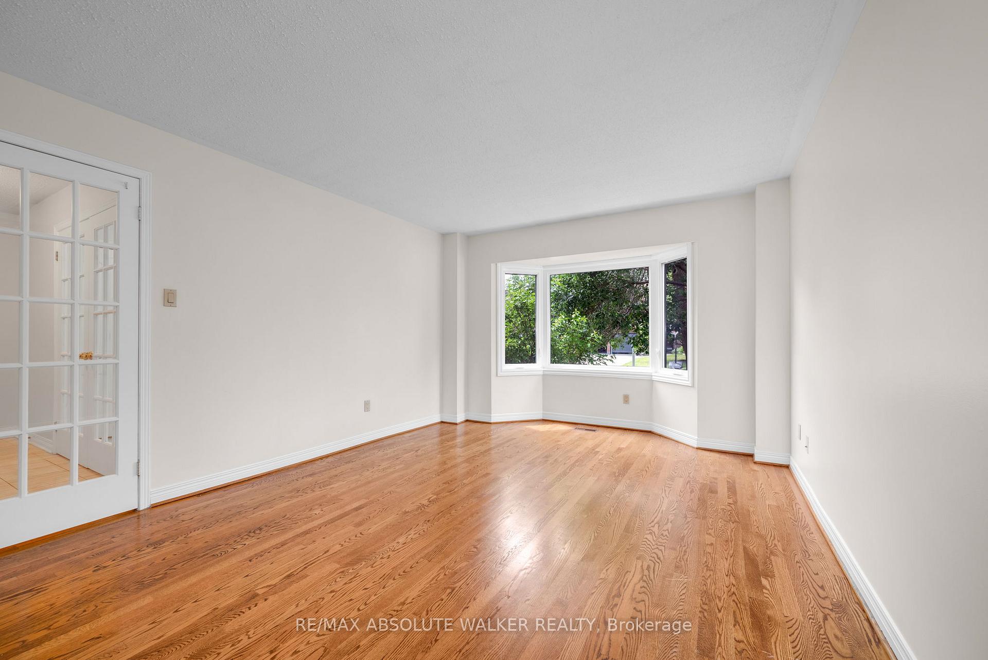 Photo 5 of 9 Baslaw Drive, Ottawa, Hunt Club Park — HOMEH