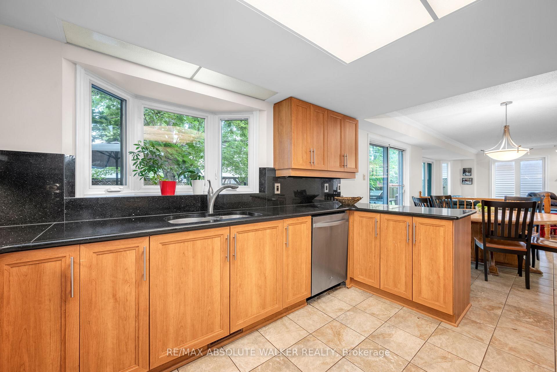 Photo 10 of 9 Baslaw Drive, Ottawa, Hunt Club Park — HOMEH