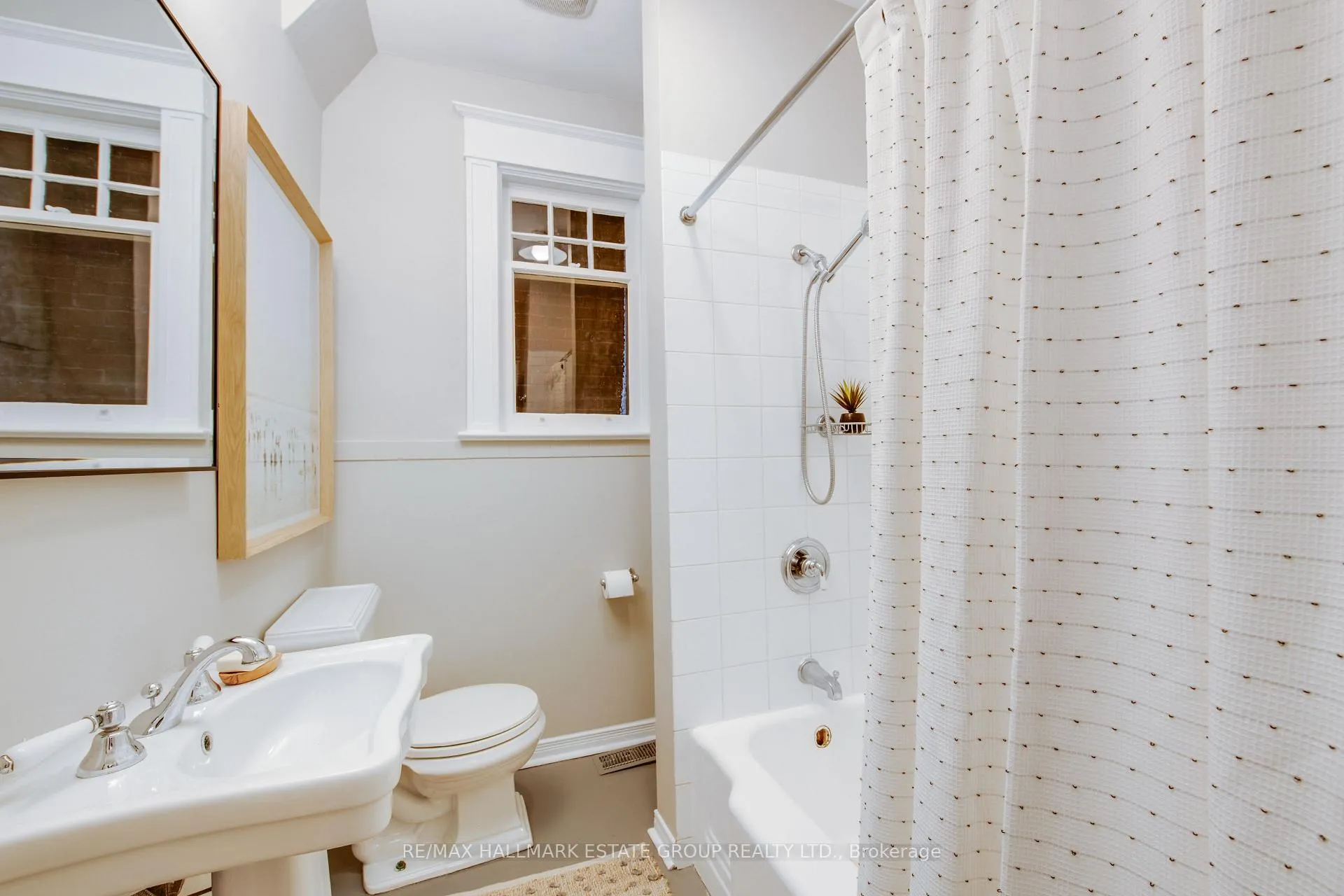 Photo 18 of 49 Highcroft Road, Toronto, Woodbine Corridor — HOMEH