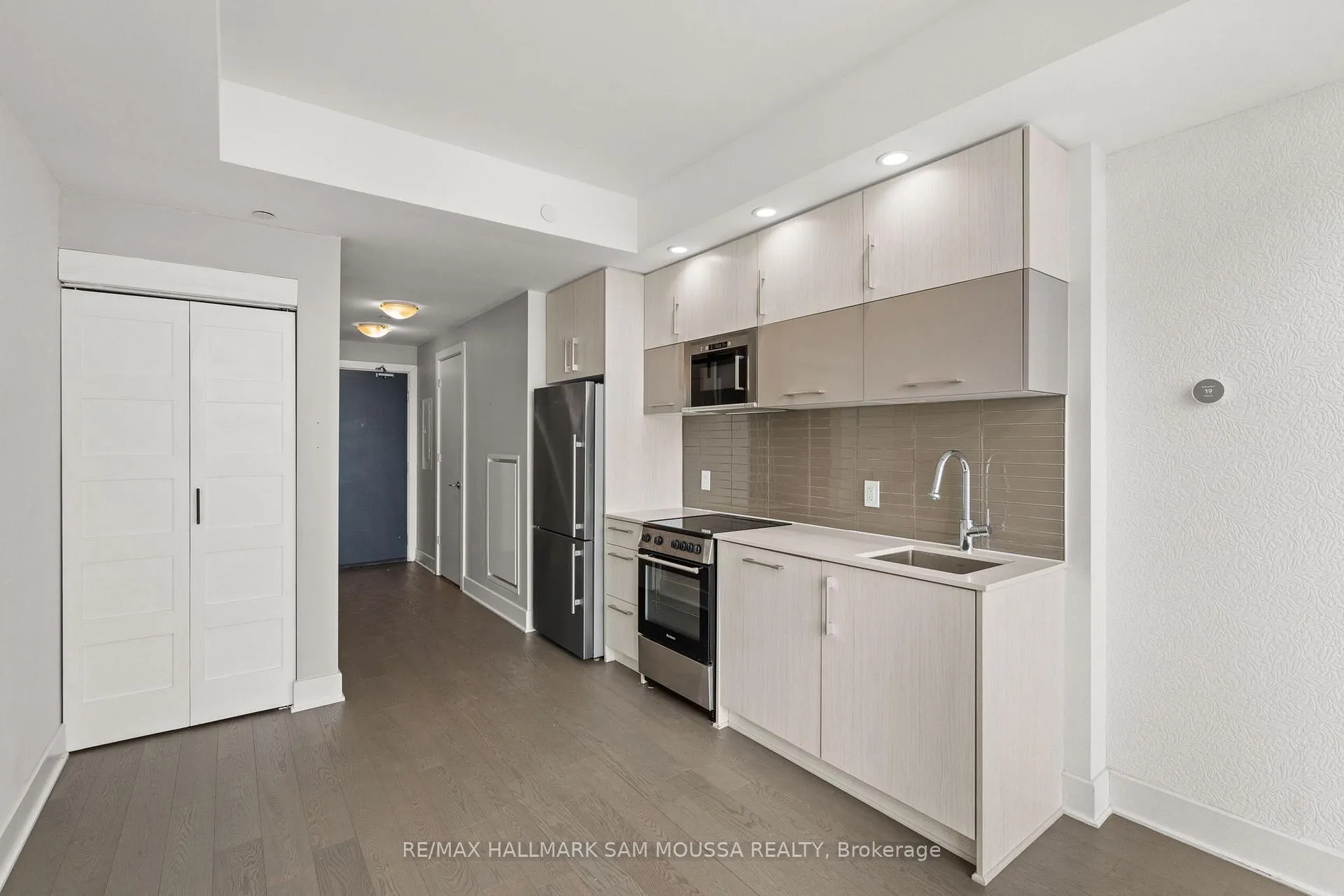 Photo 11 of Unit 1208, 255 Bay Street, Ottawa, Ottawa Centre — HOMEH