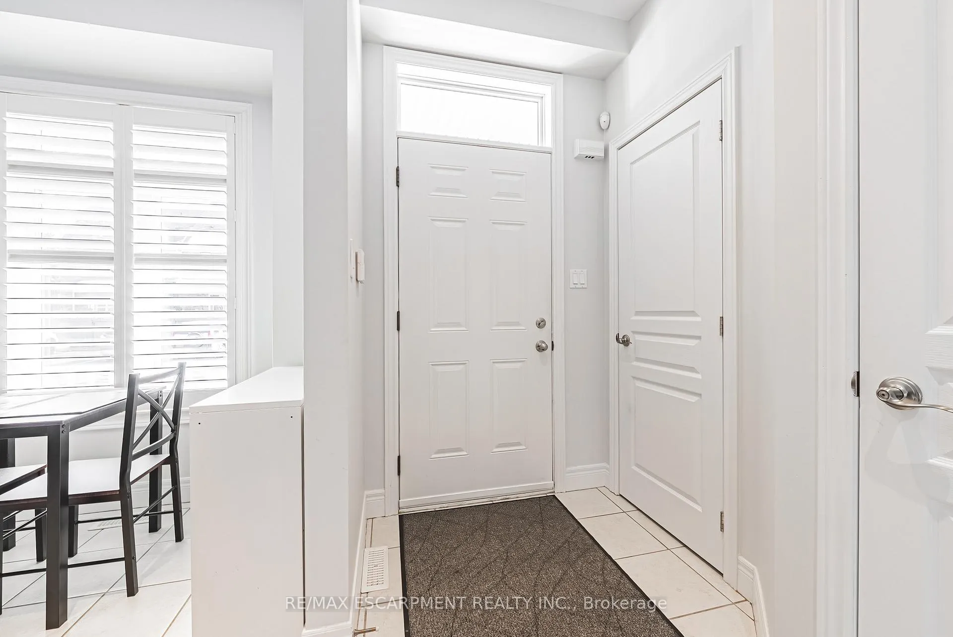 Photo 3 of Unit 8, 4115 Upper Middle Road, Burlington, Rose — HOMEH