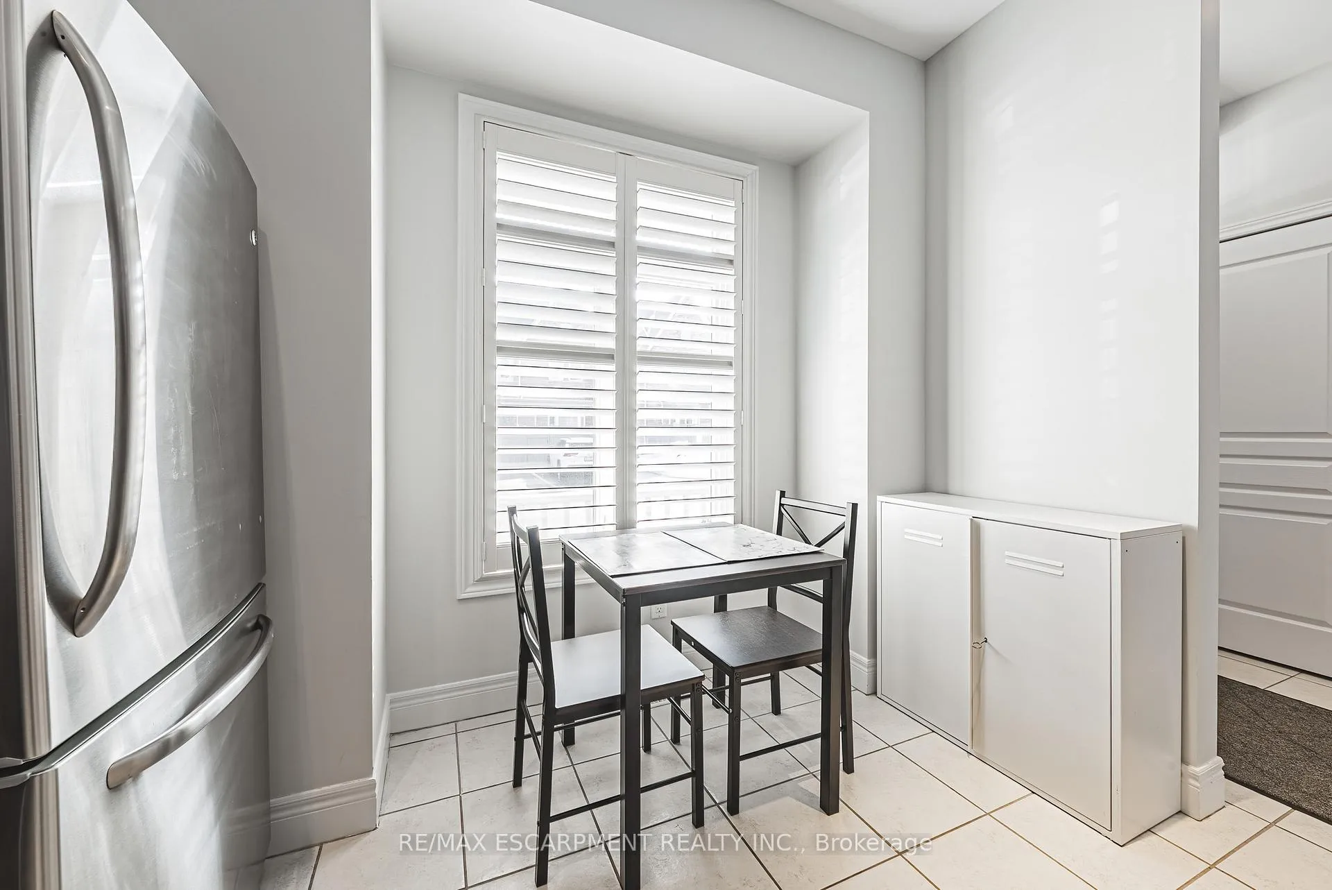 Photo 4 of Unit 8, 4115 Upper Middle Road, Burlington, Rose — HOMEH