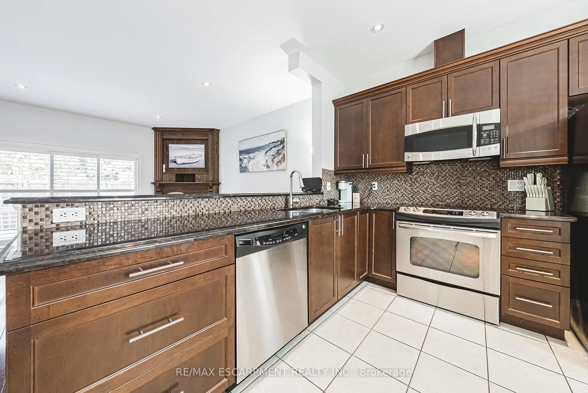 Photo 7 of Unit 8, 4115 Upper Middle Road, Burlington, Rose — HOMEH