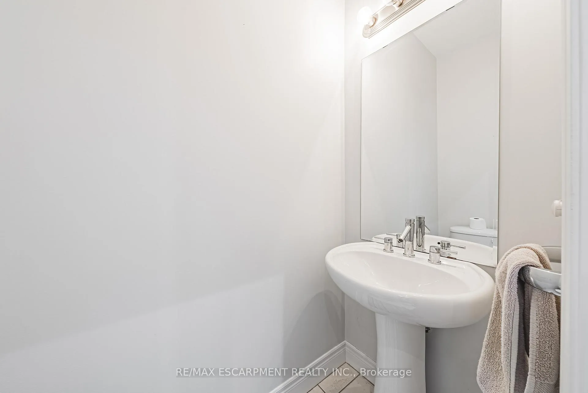 Photo 11 of Unit 8, 4115 Upper Middle Road, Burlington, Rose — HOMEH