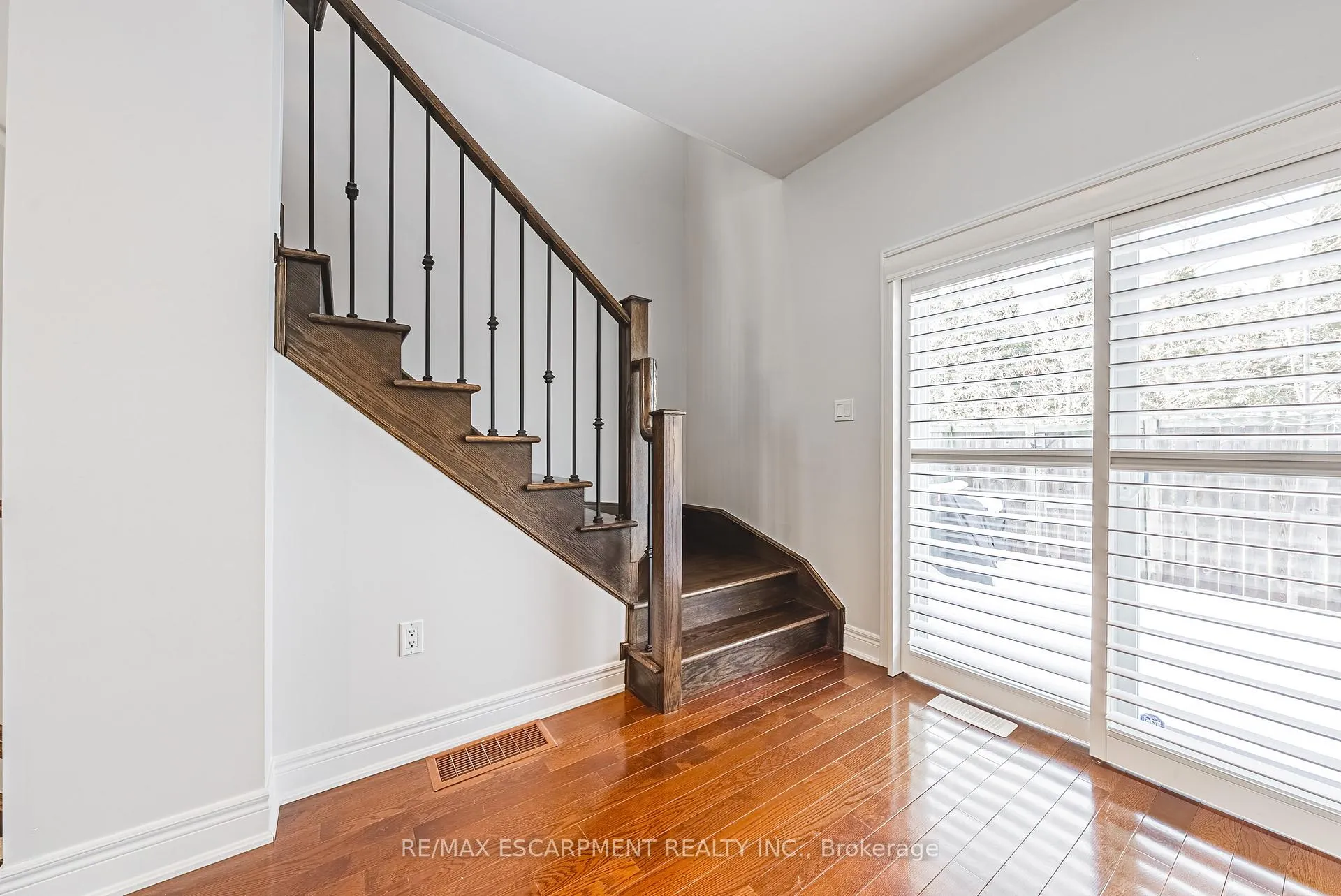 Photo 12 of Unit 8, 4115 Upper Middle Road, Burlington, Rose — HOMEH