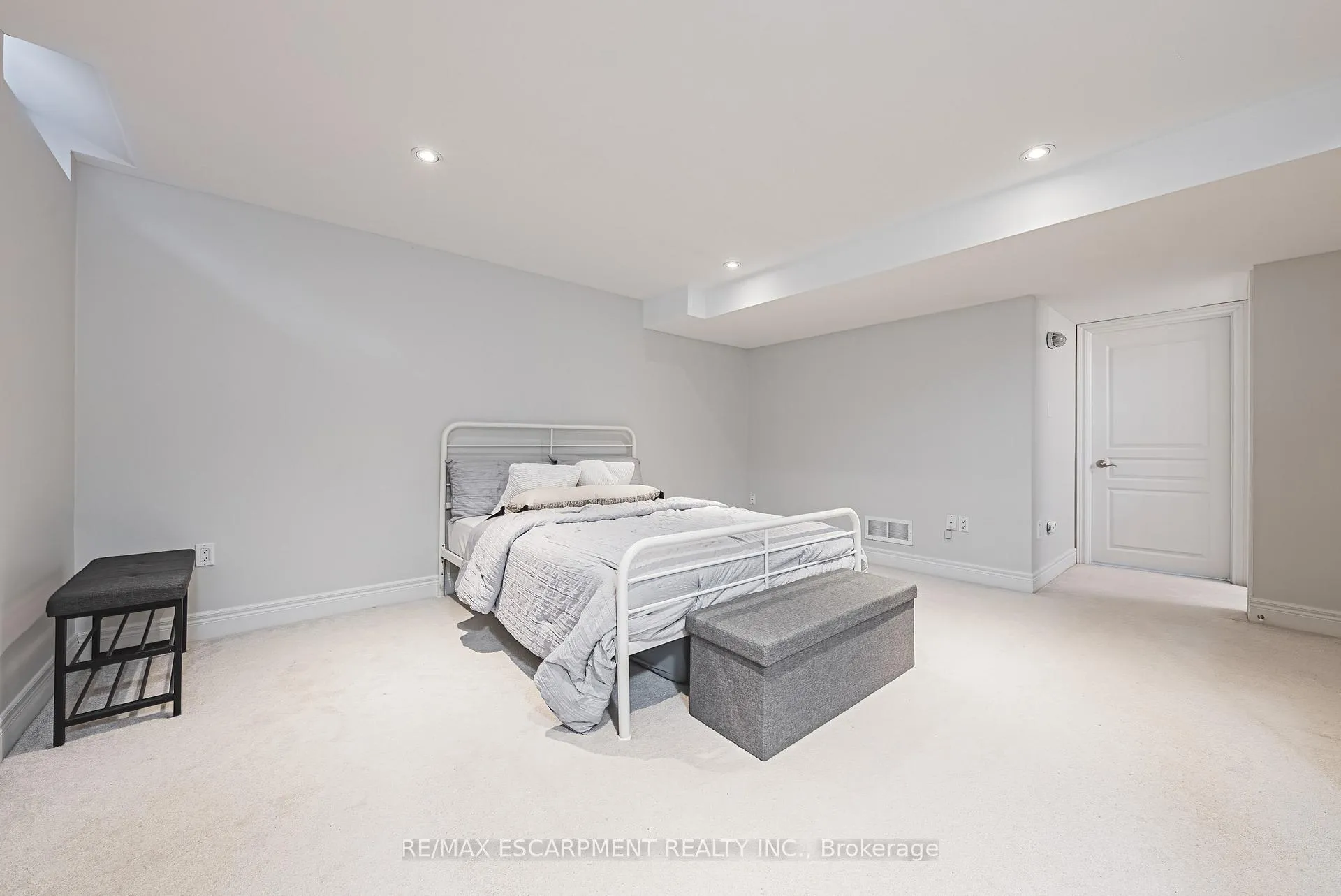 Photo 21 of Unit 8, 4115 Upper Middle Road, Burlington, Rose — HOMEH