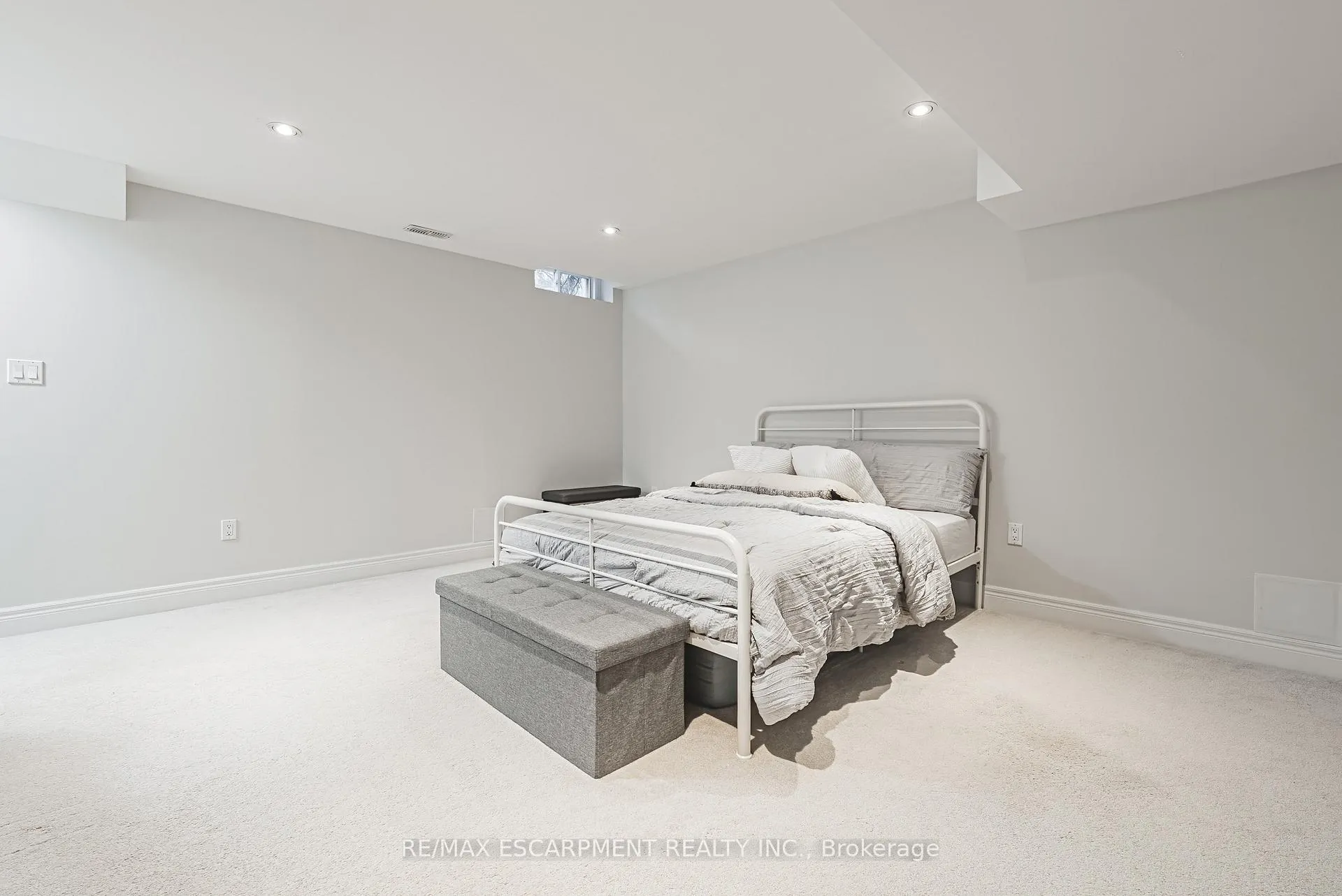 Photo 23 of Unit 8, 4115 Upper Middle Road, Burlington, Rose — HOMEH