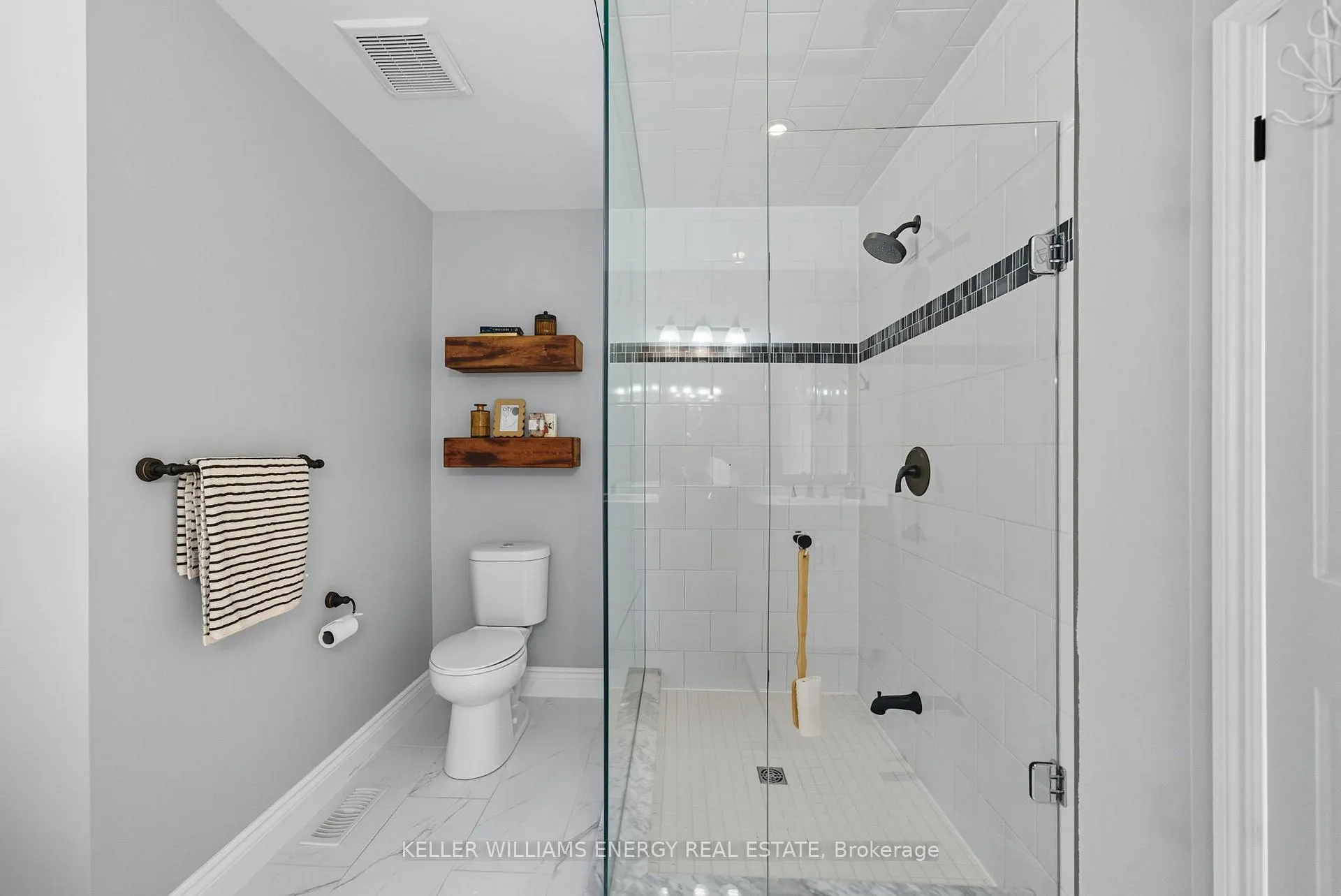 Photo 25 of 192 Varcoe Road, Clarington, Courtice — HOMEH