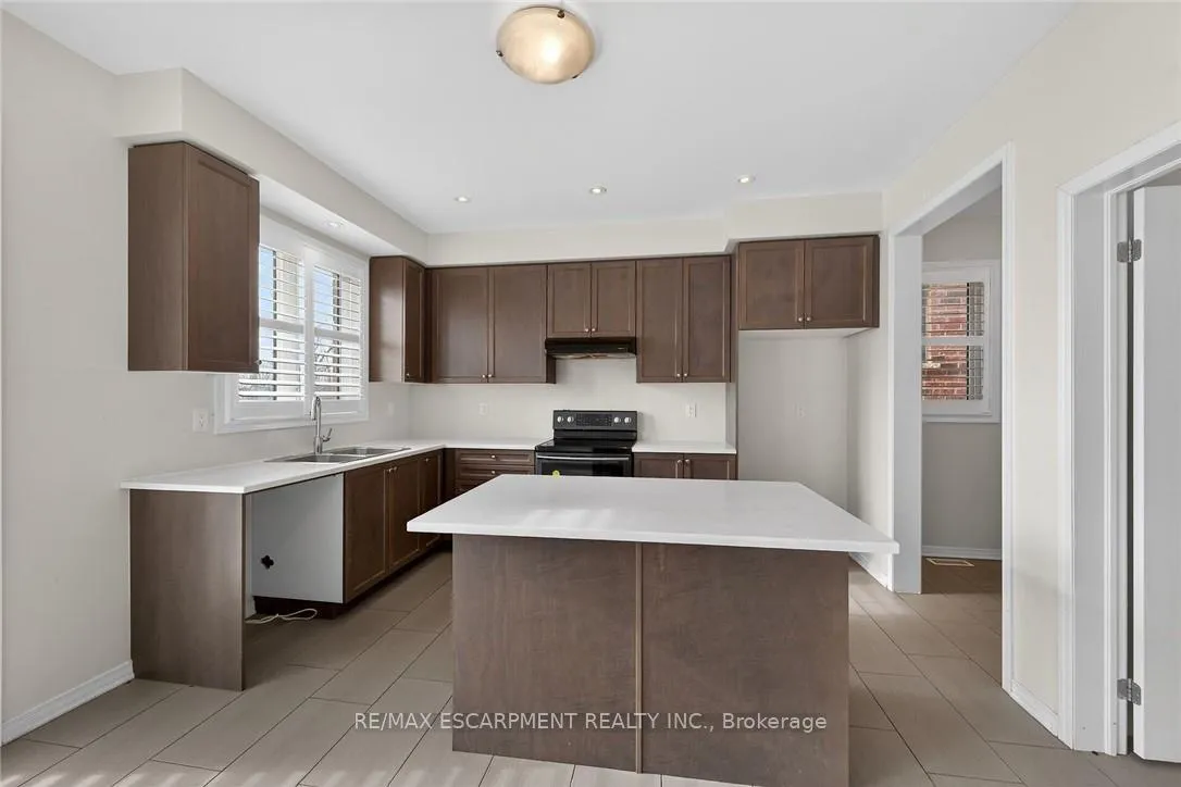 Photo 14 of 17 Larry Crescent, Haldimand — HOMEH