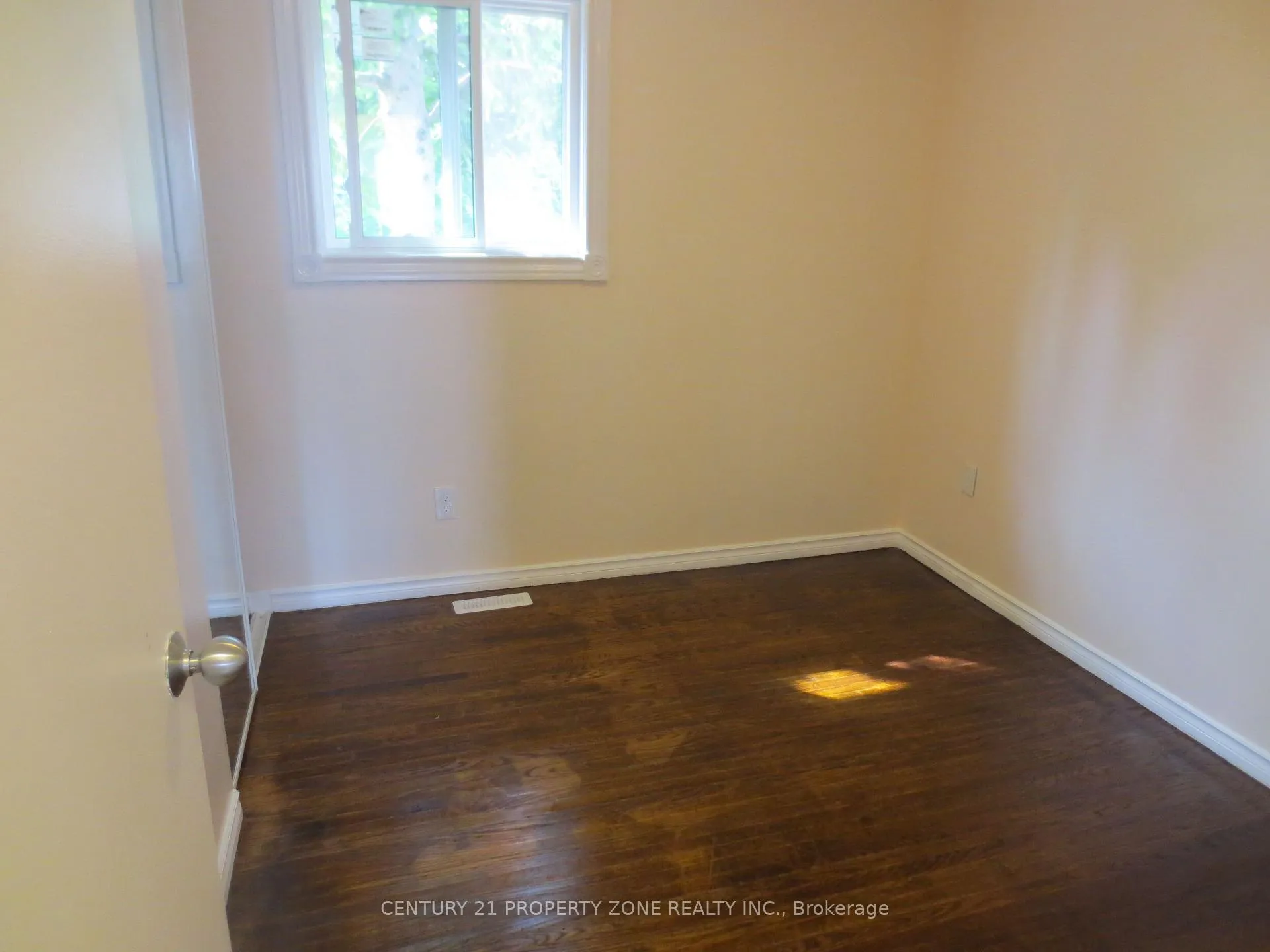 Photo 4 of 83 Sutherland Avenue, Brampton, Madoc — HOMEH