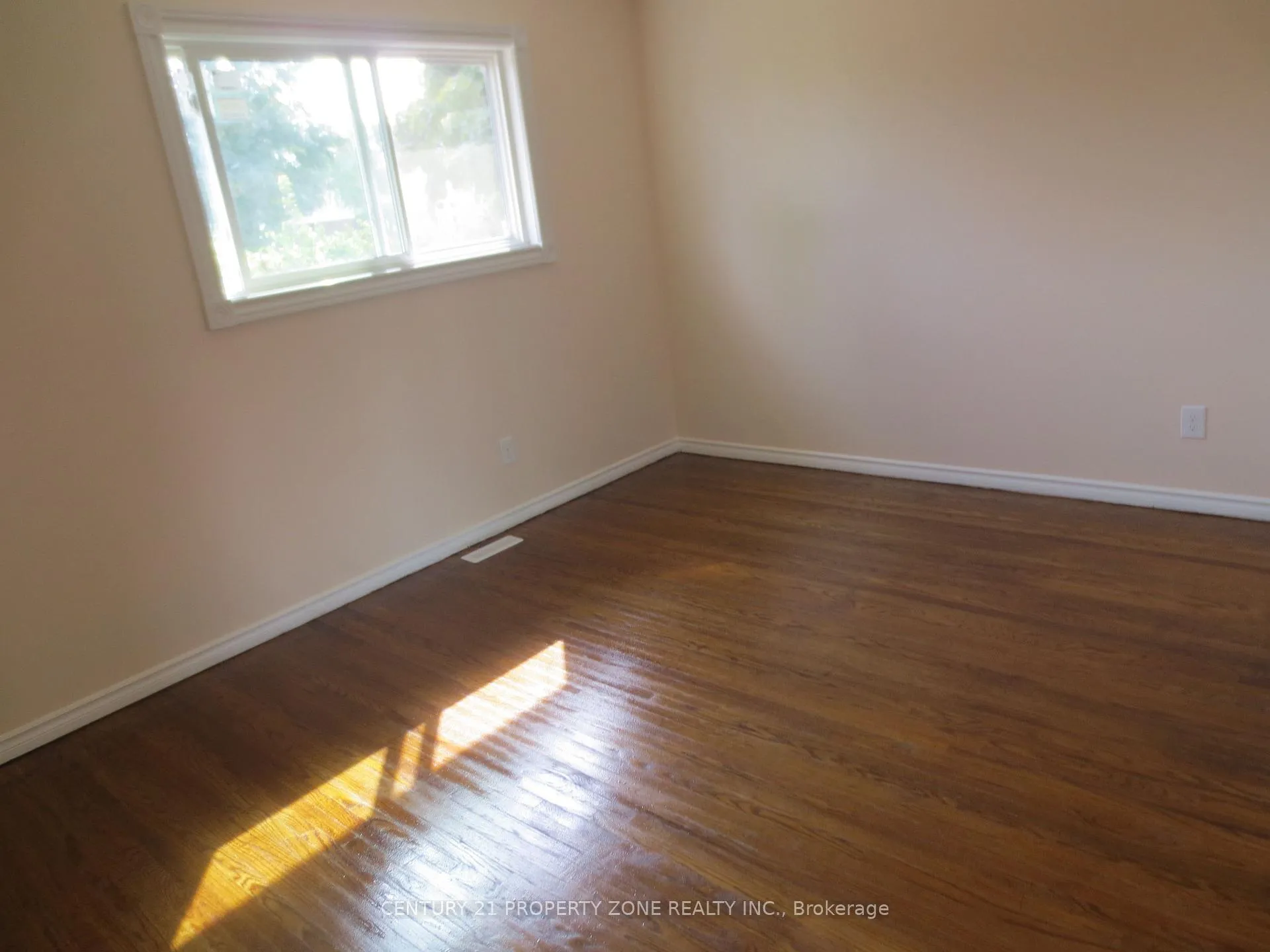Photo 5 of 83 Sutherland Avenue, Brampton, Madoc — HOMEH