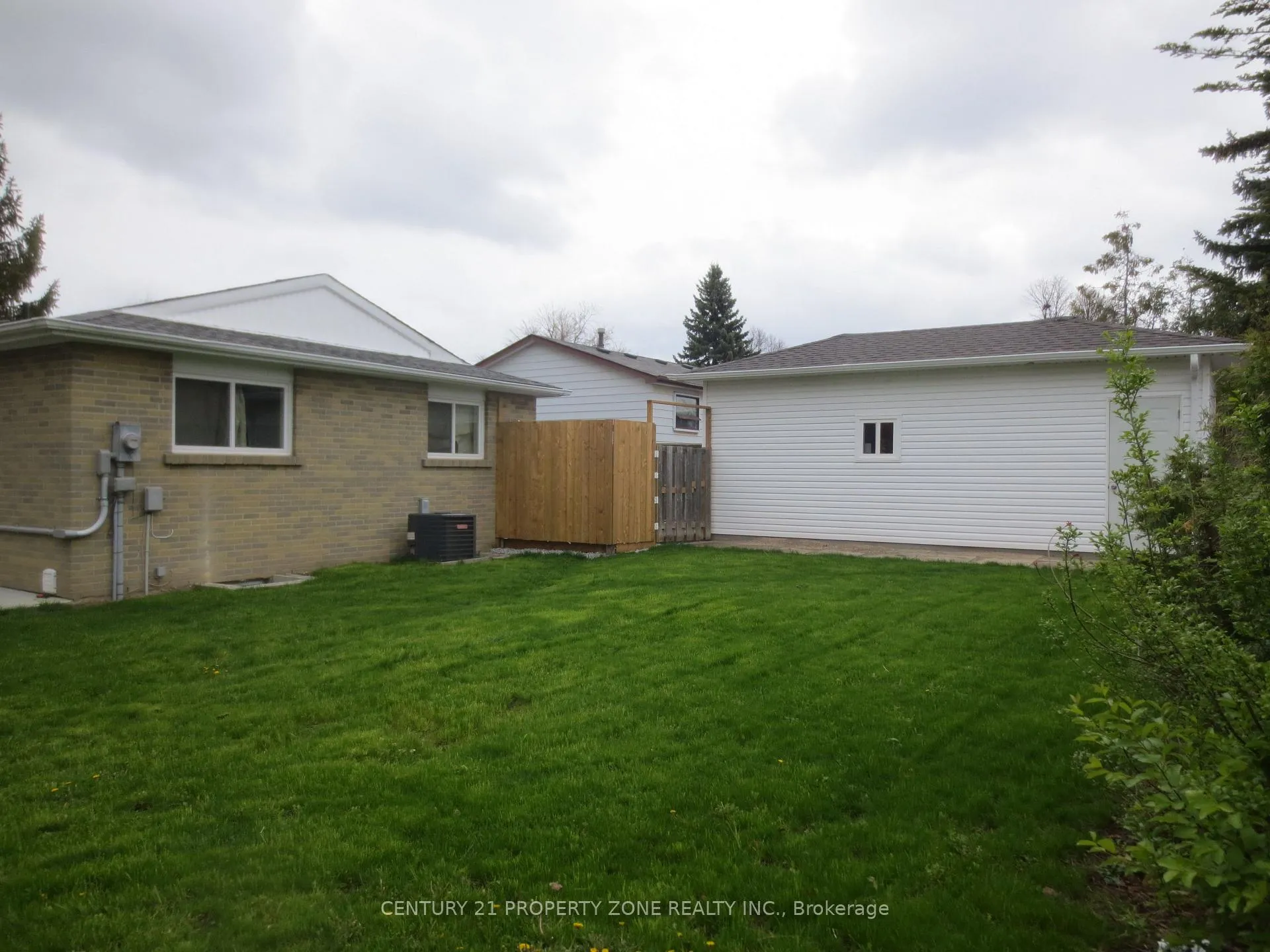 Photo 11 of 83 Sutherland Avenue, Brampton, Madoc — HOMEH
