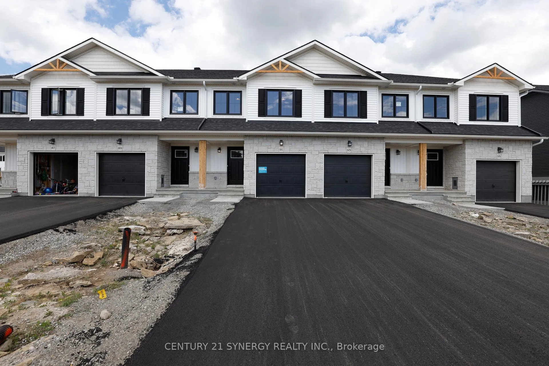 Photo 3 of 91 Staples Boulevard, Smiths Falls — HOMEH