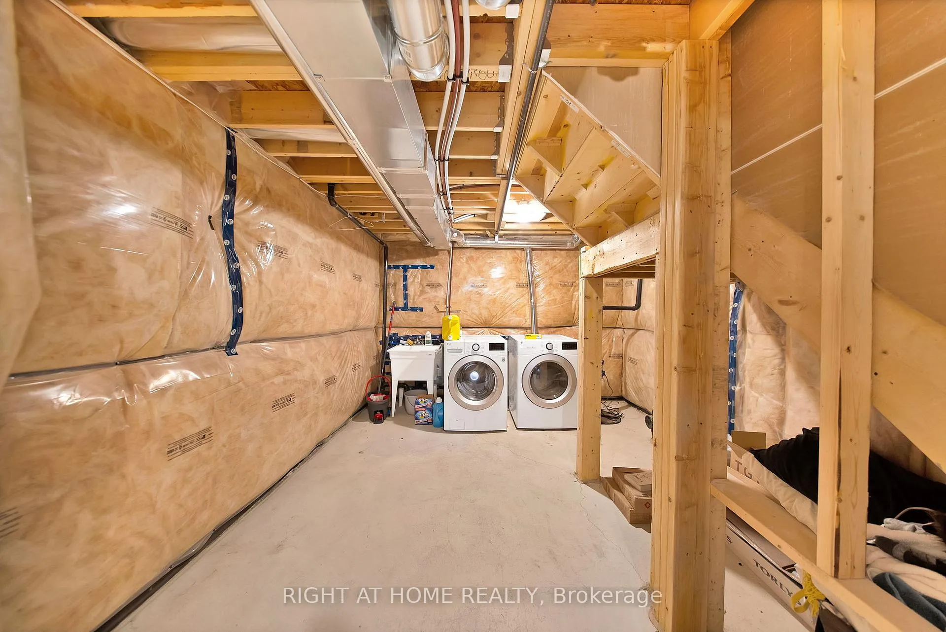 Photo 37 of 61 Alexandra Drive, Thorold, Hurricane/Merrittville — HOMEH