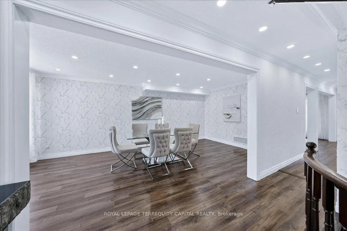 Photo 11 of 200 Yellowood Circle, Vaughan, Maple — HOMEH