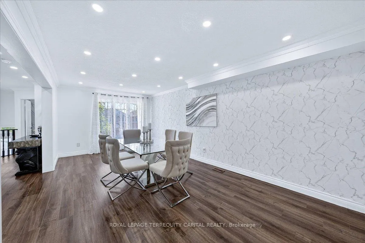 Photo 12 of 200 Yellowood Circle, Vaughan, Maple — HOMEH