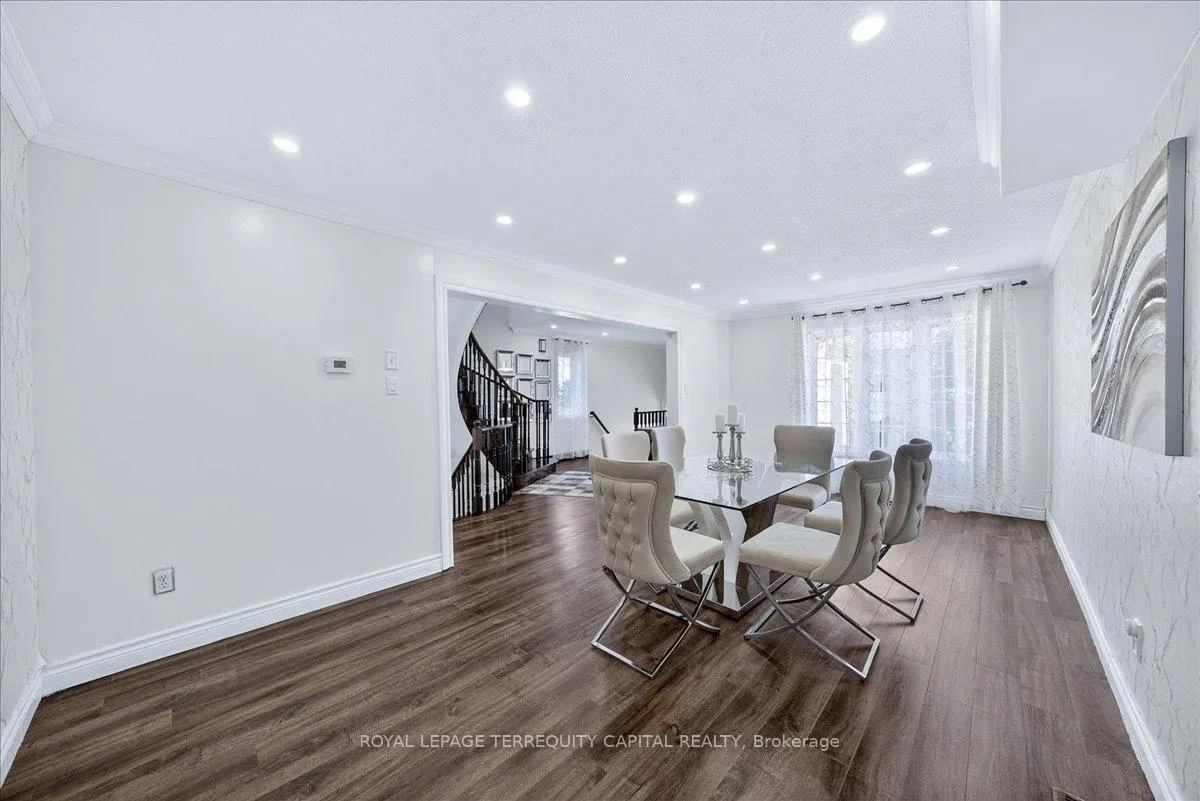 Photo 13 of 200 Yellowood Circle, Vaughan, Maple — HOMEH