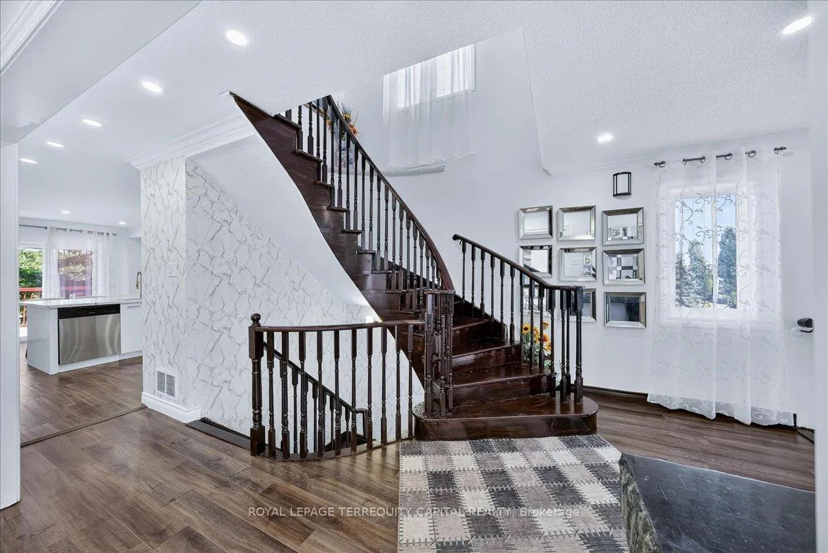 Photo 14 of 200 Yellowood Circle, Vaughan, Maple — HOMEH