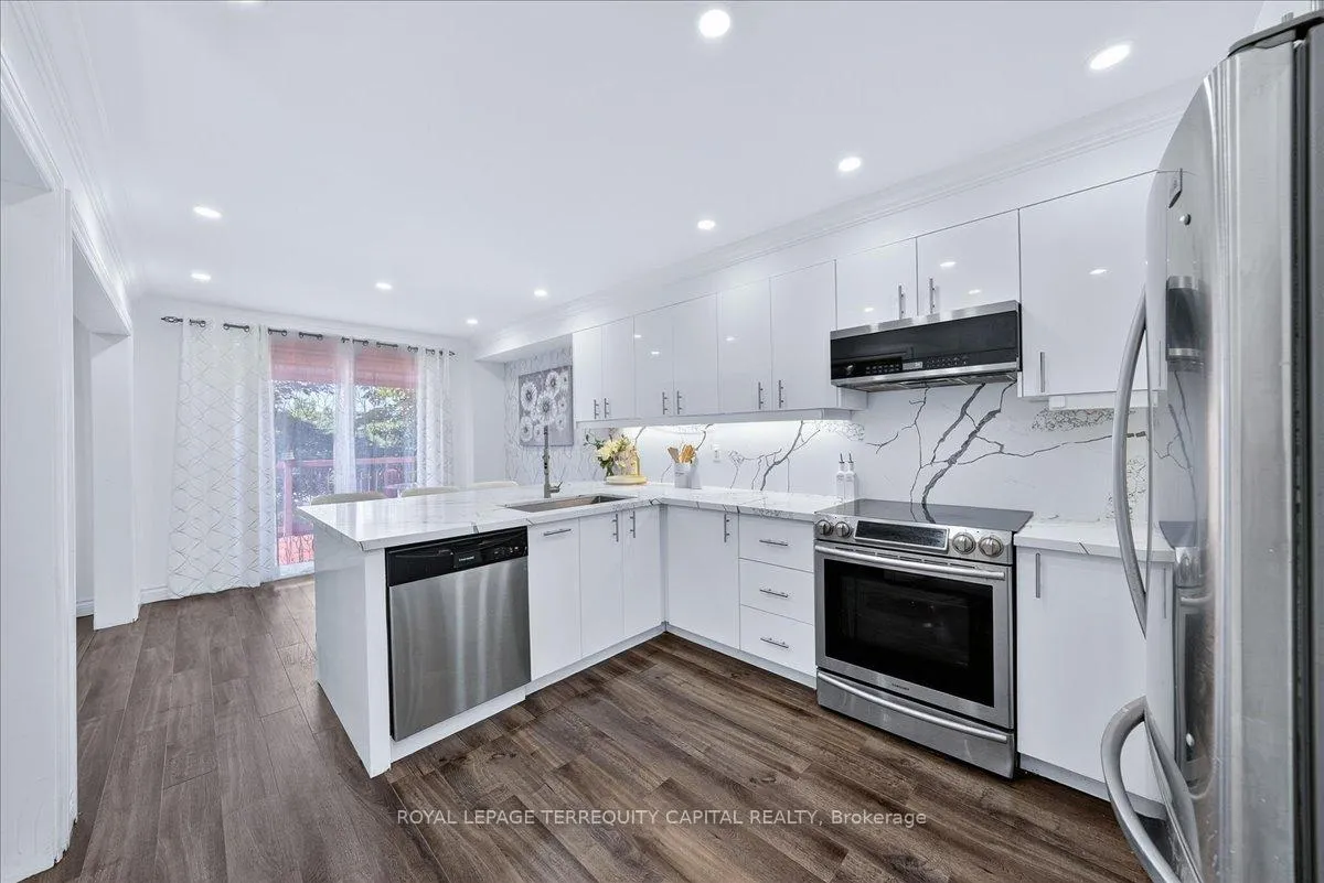 Photo 15 of 200 Yellowood Circle, Vaughan, Maple — HOMEH
