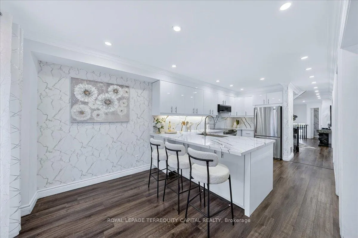 Photo 17 of 200 Yellowood Circle, Vaughan, Maple — HOMEH