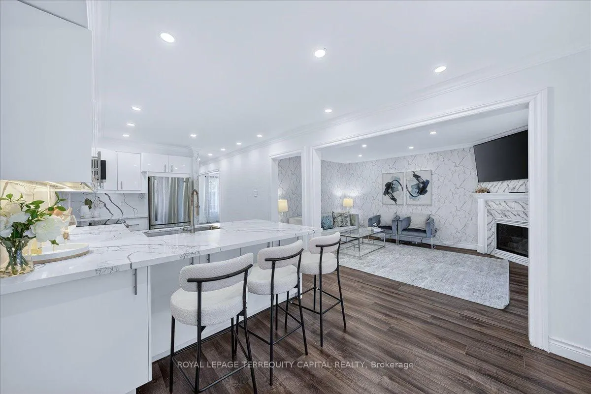 Photo 18 of 200 Yellowood Circle, Vaughan, Maple — HOMEH