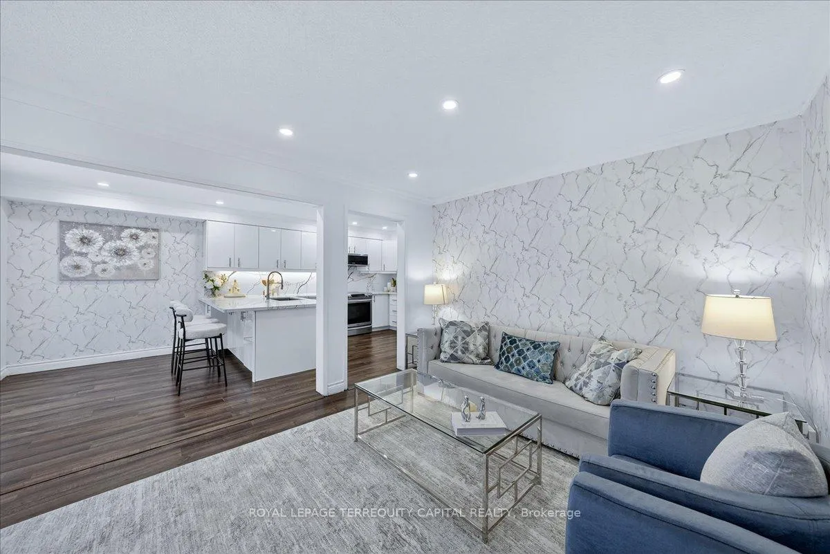 Photo 22 of 200 Yellowood Circle, Vaughan, Maple — HOMEH