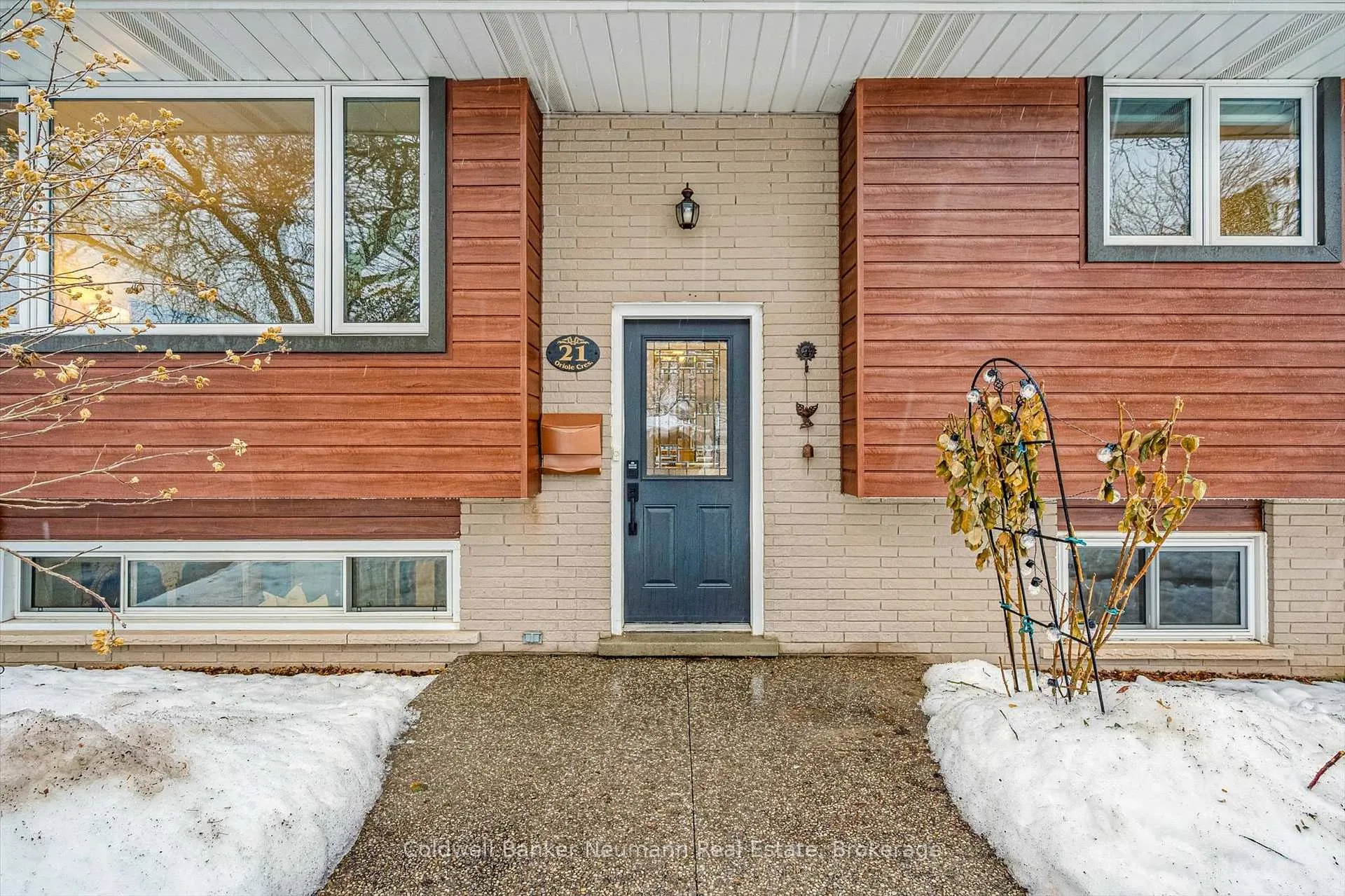 Photo 2 of 21 Oriole Crescent, Guelph, Dovercliffe Park/Old University — HOMEH