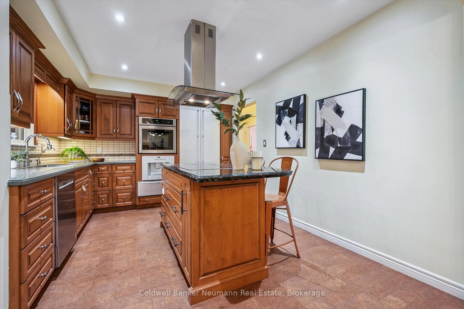 Photo 10 of 21 Oriole Crescent, Guelph, Dovercliffe Park/Old University — HOMEH
