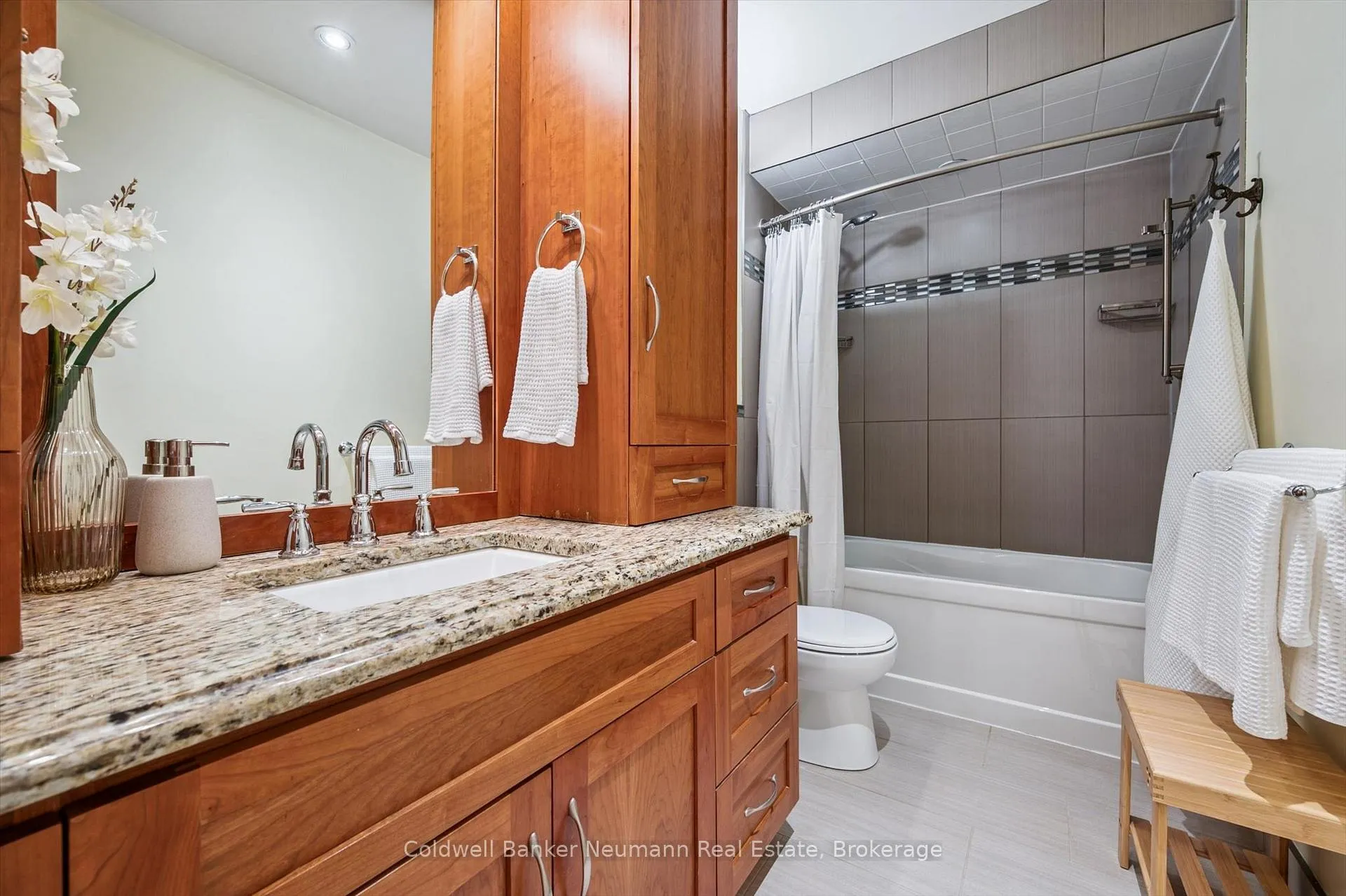 Photo 22 of 21 Oriole Crescent, Guelph, Dovercliffe Park/Old University — HOMEH