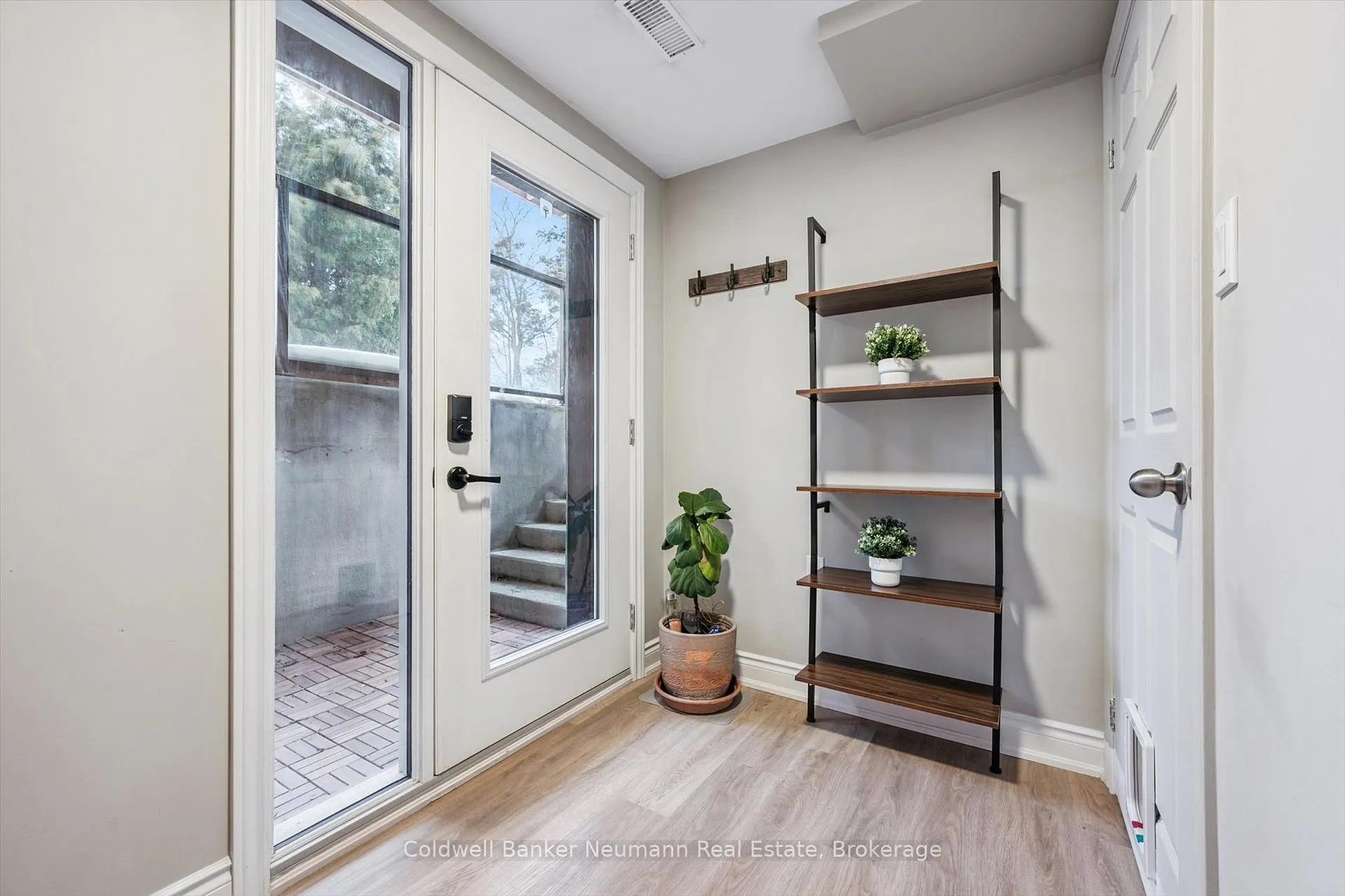 Photo 24 of 21 Oriole Crescent, Guelph, Dovercliffe Park/Old University — HOMEH
