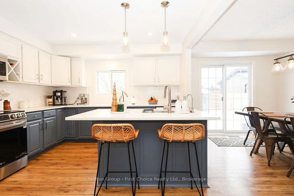 Photo 11 of 151 Bedford Drive, Stratford — HOMEH