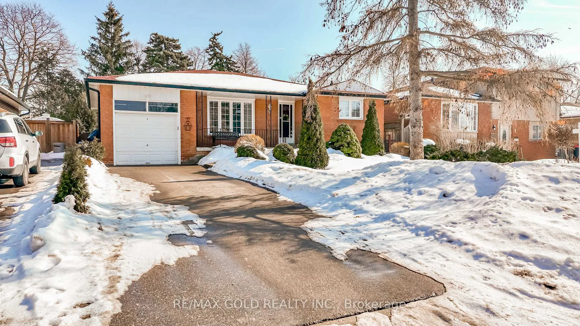 Front of 11 Edgebrook Crescent