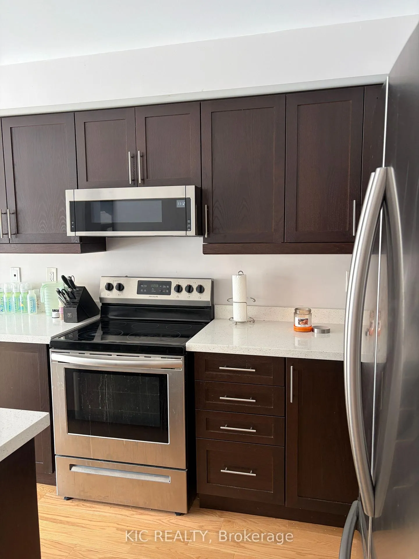Photo 3 of 62 King George Way, Clarington, Bowmanville — HOMEH