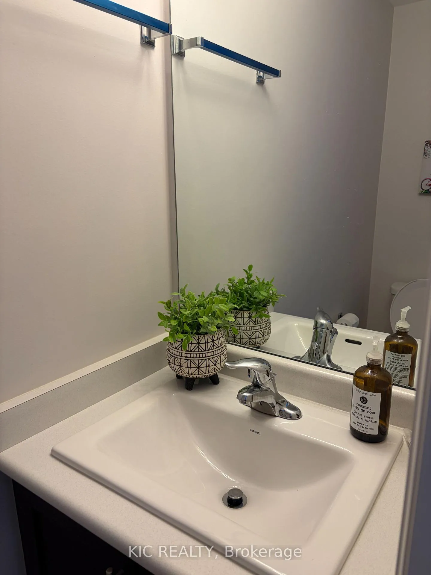 Photo 4 of 62 King George Way, Clarington, Bowmanville — HOMEH