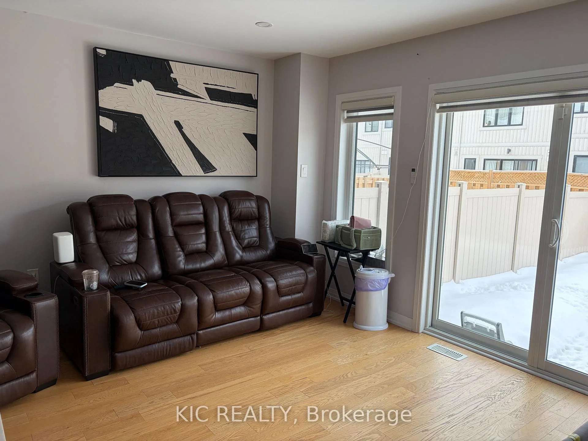 Photo 5 of 62 King George Way, Clarington, Bowmanville — HOMEH