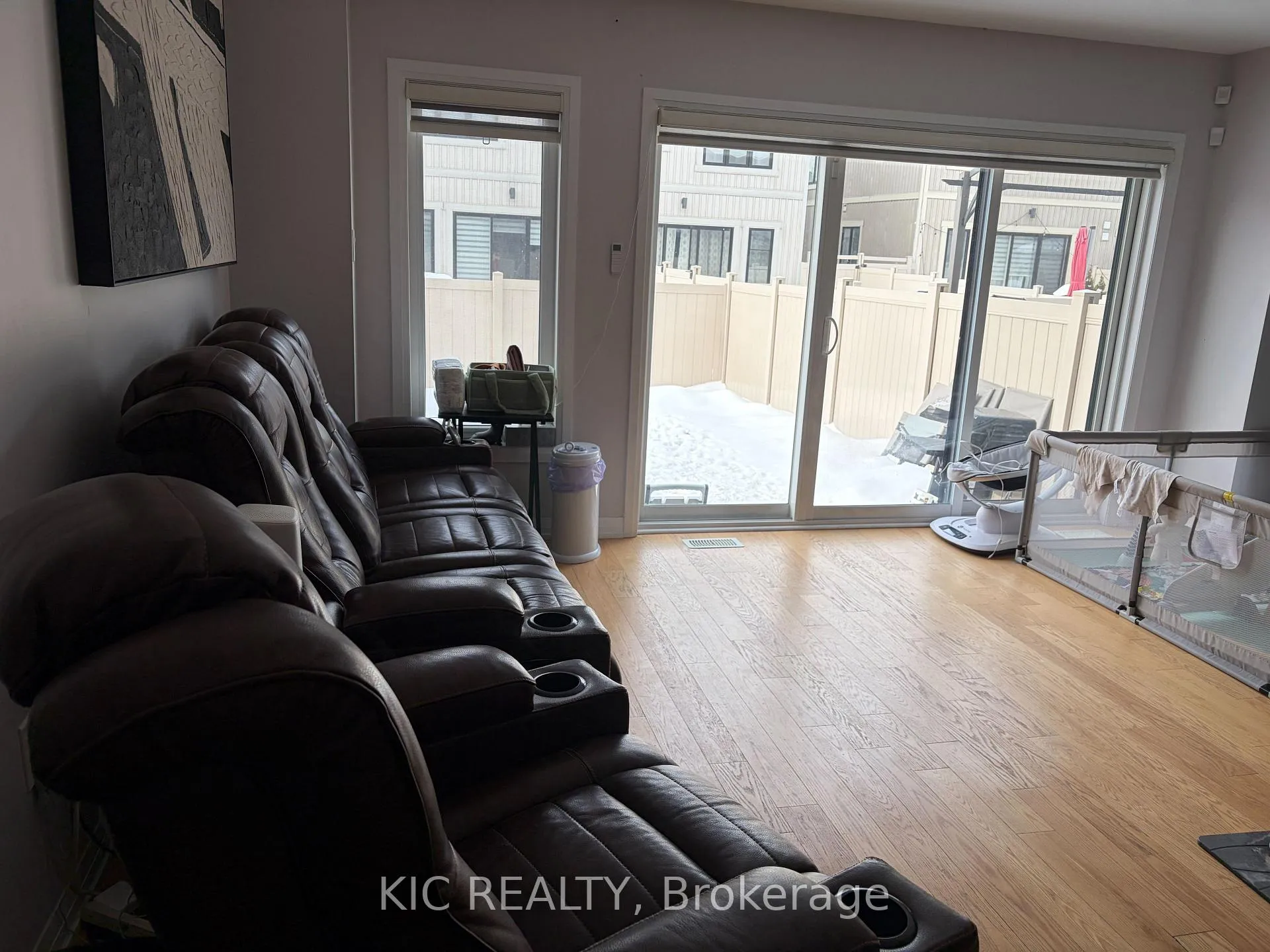 Photo 6 of 62 King George Way, Clarington, Bowmanville — HOMEH