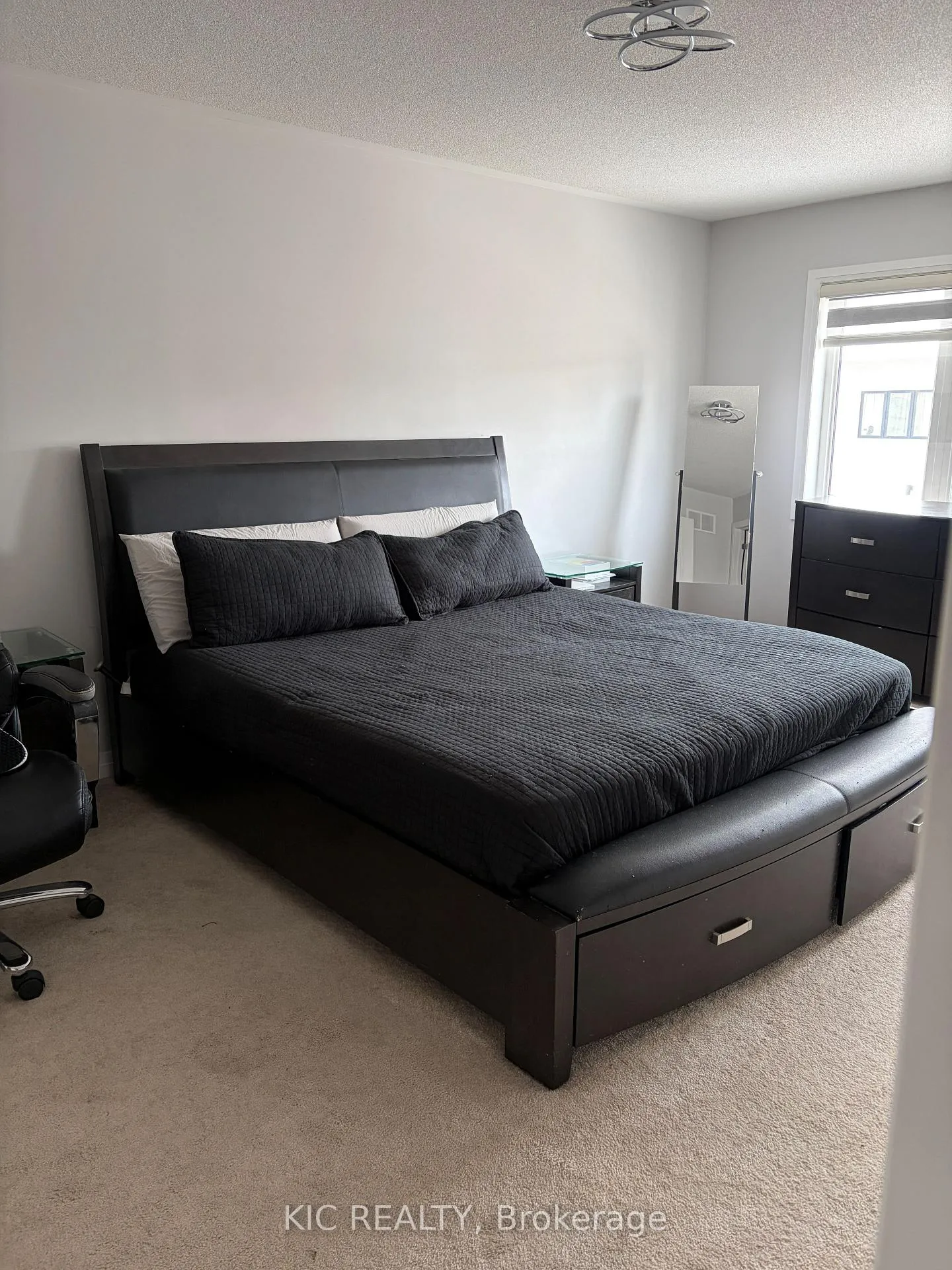 Photo 8 of 62 King George Way, Clarington, Bowmanville — HOMEH
