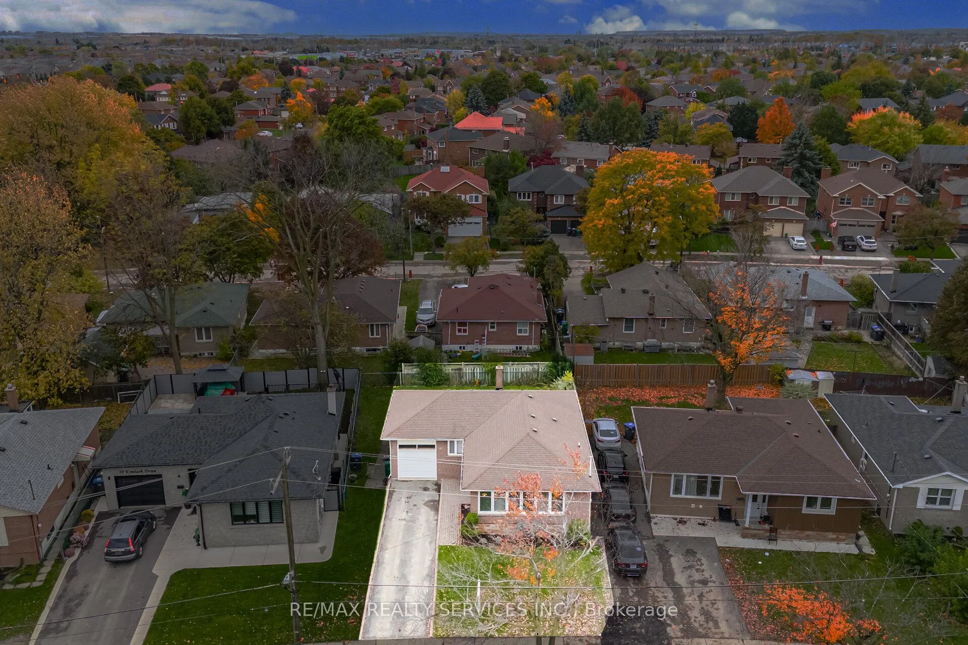 Photo 4 of 41 Kimbark Drive, Brampton, Northwood Park — HOMEH