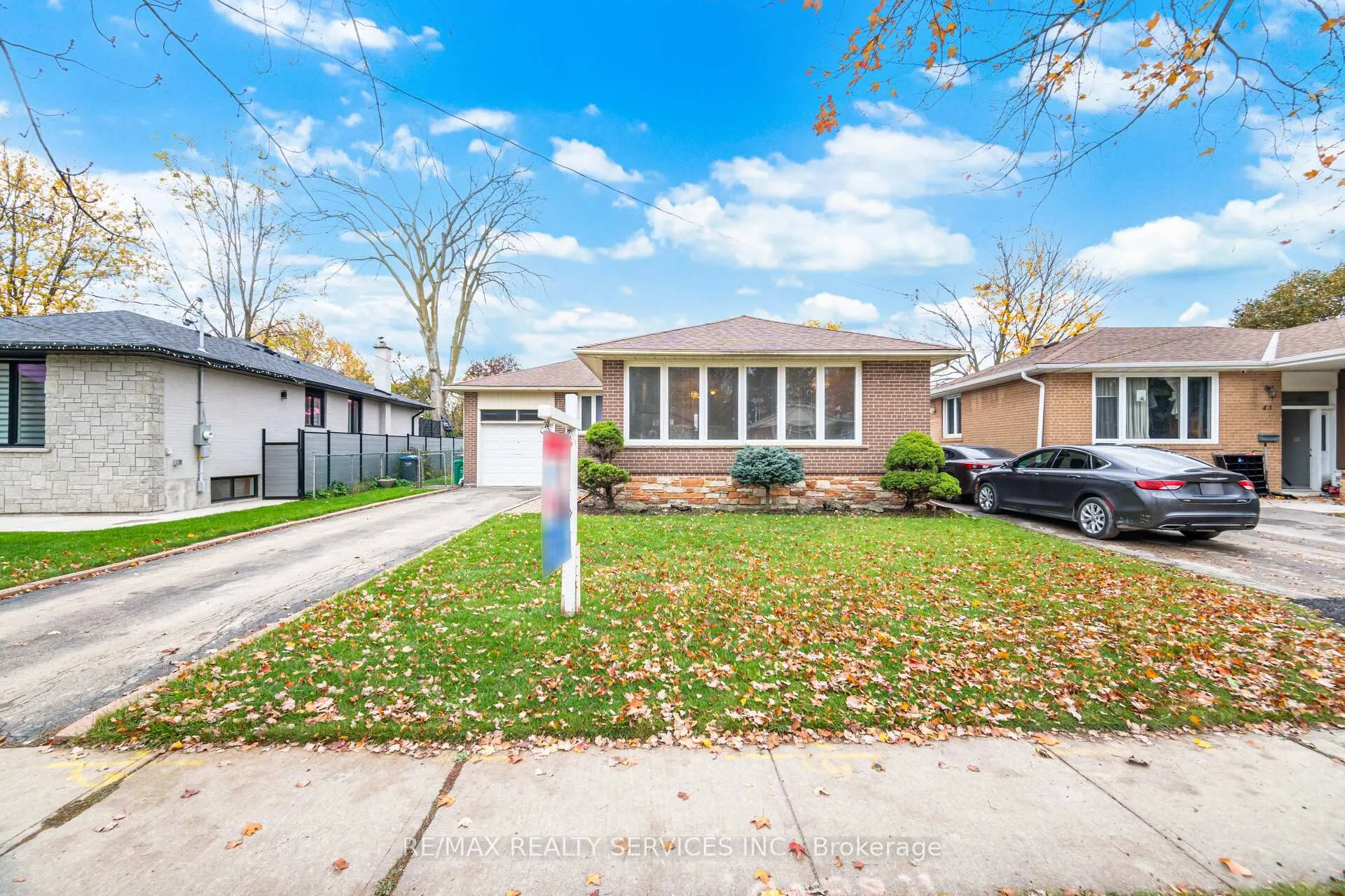Photo 5 of 41 Kimbark Drive, Brampton, Northwood Park — HOMEH
