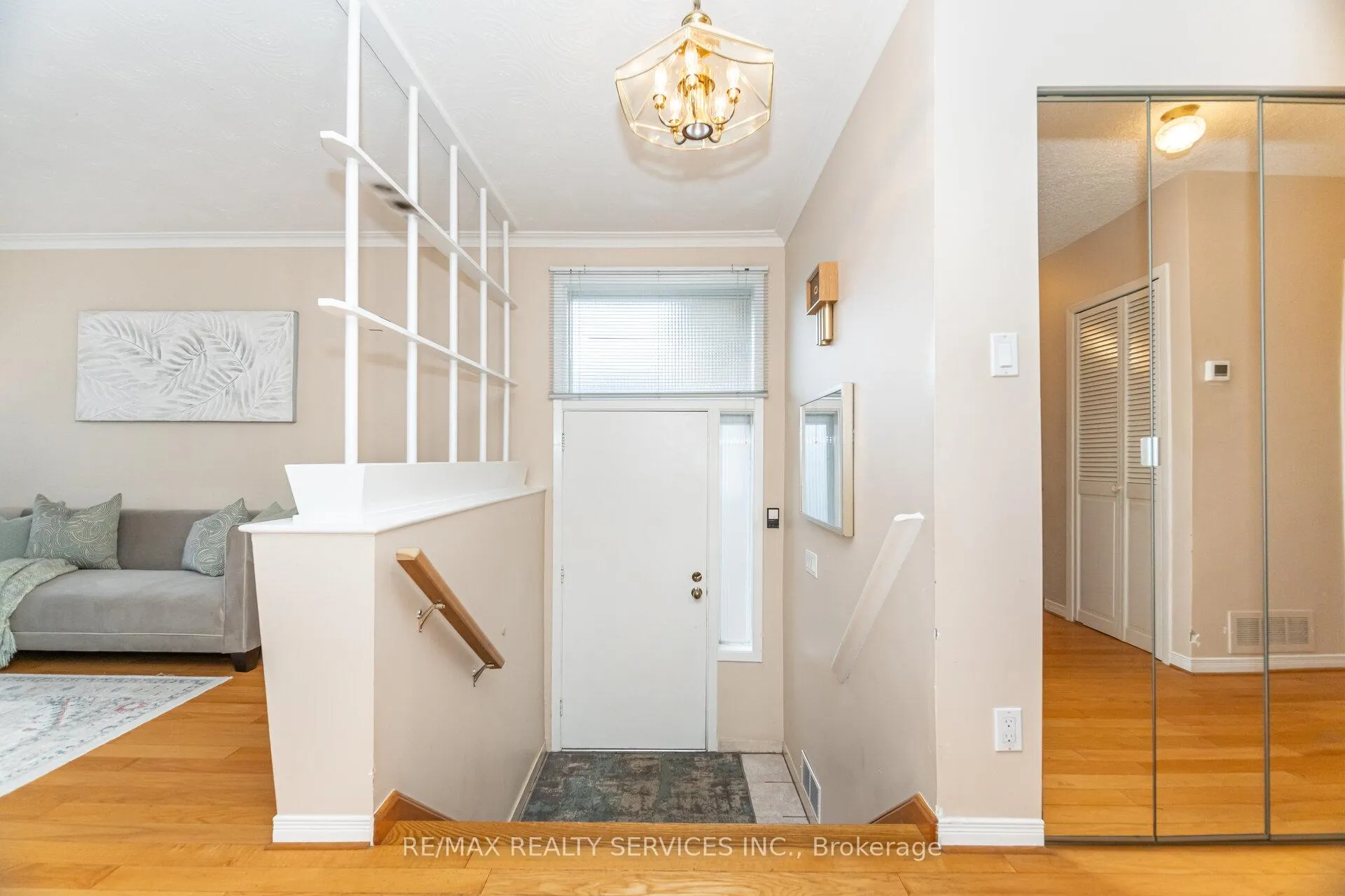 Photo 8 of 41 Kimbark Drive, Brampton, Northwood Park — HOMEH