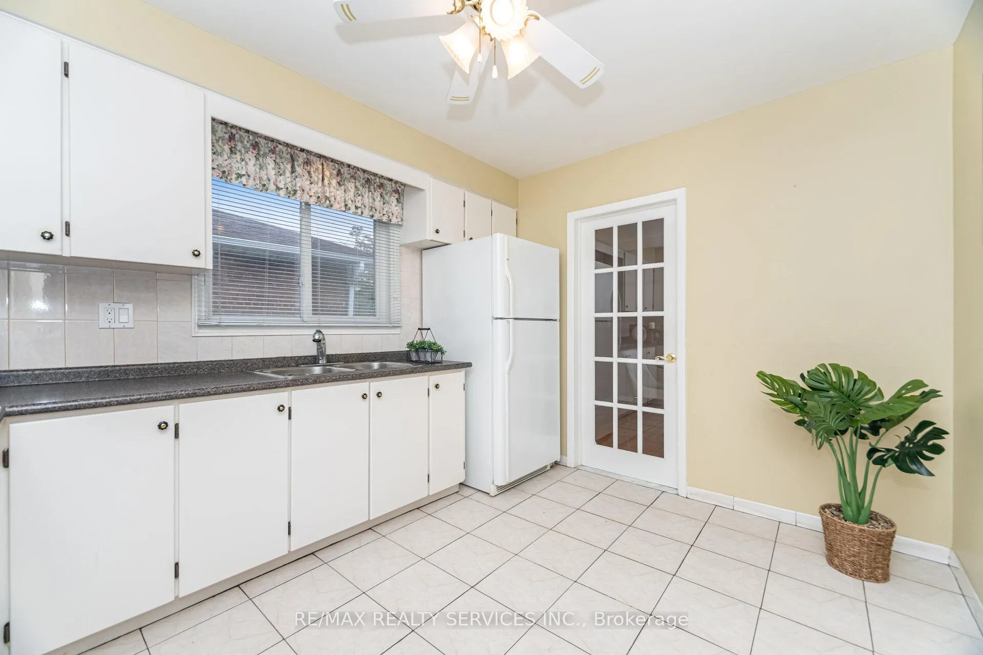 Photo 16 of 41 Kimbark Drive, Brampton, Northwood Park — HOMEH