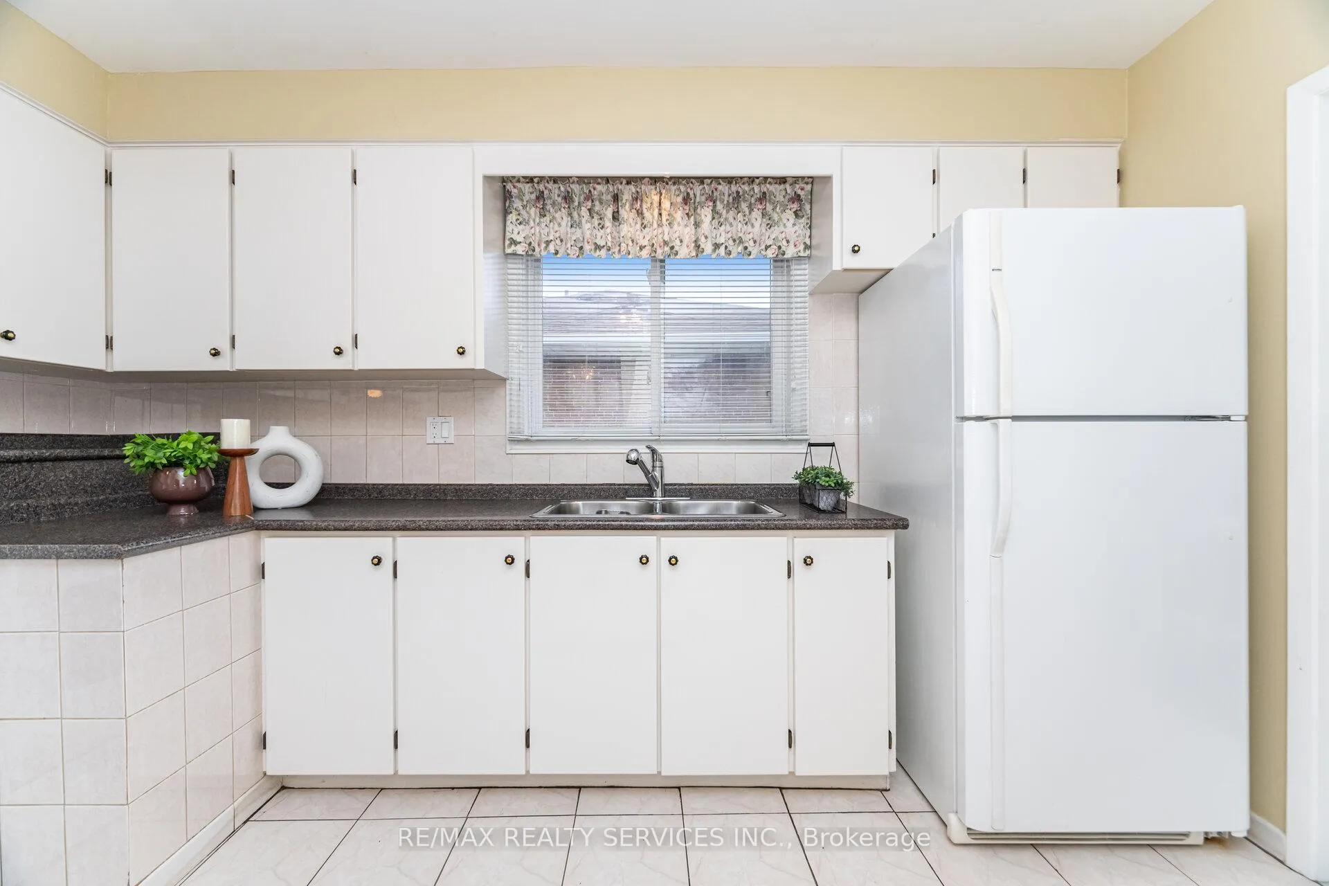 Photo 18 of 41 Kimbark Drive, Brampton, Northwood Park — HOMEH