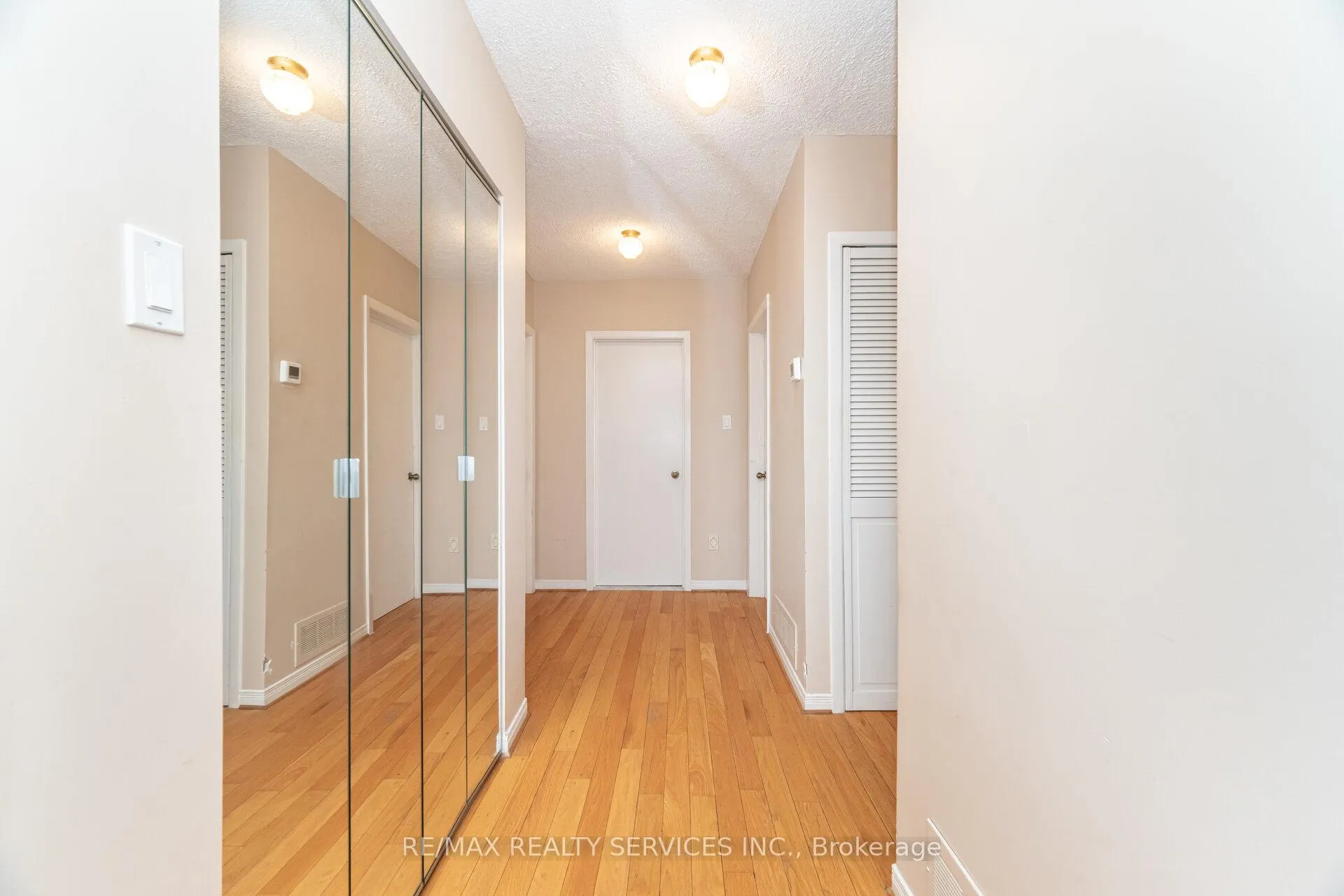 Photo 20 of 41 Kimbark Drive, Brampton, Northwood Park — HOMEH