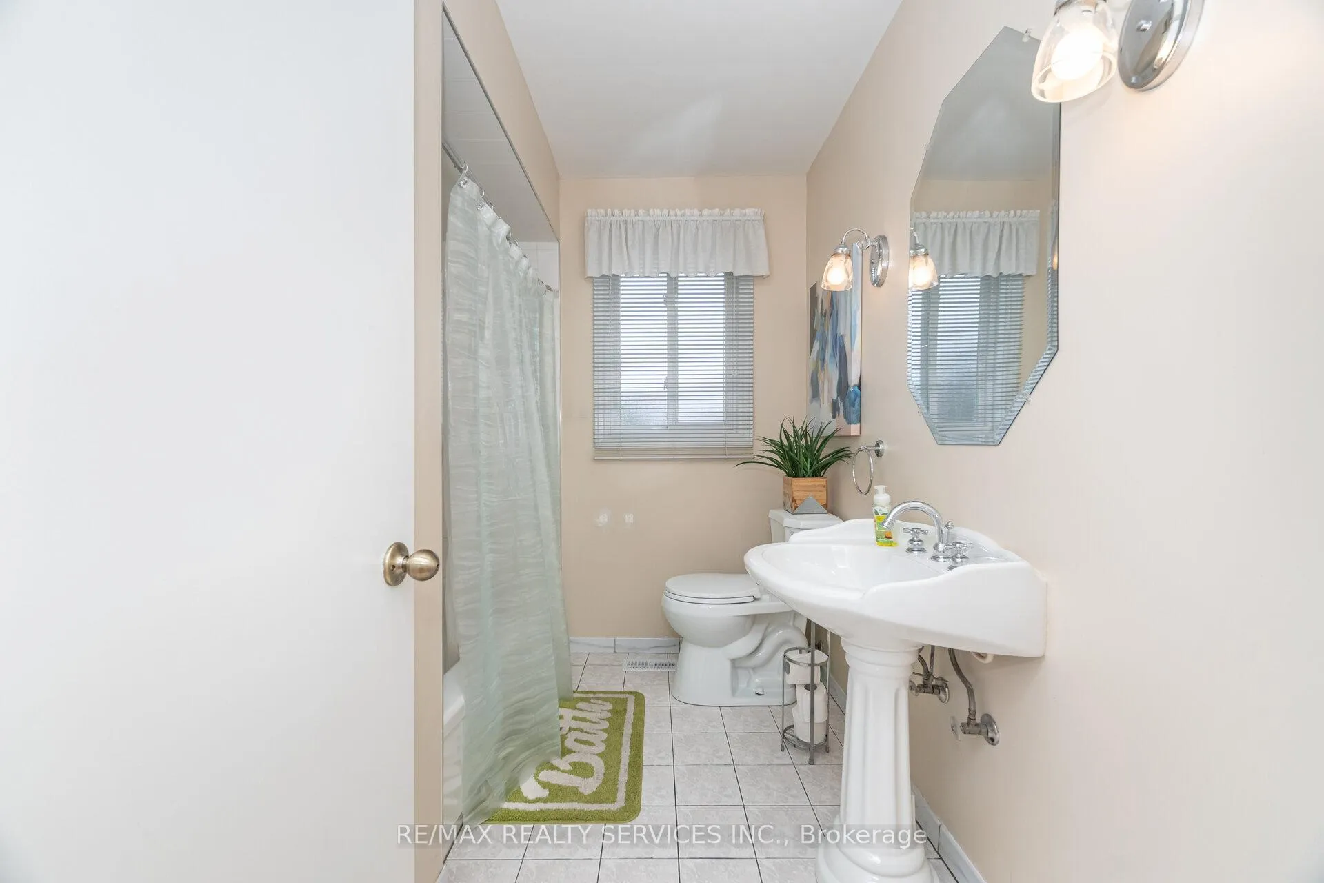 Photo 29 of 41 Kimbark Drive, Brampton, Northwood Park — HOMEH
