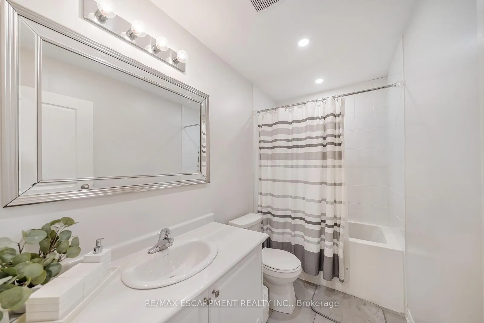 Photo 35 of 315 Humphrey Street, Hamilton, Waterdown — HOMEH