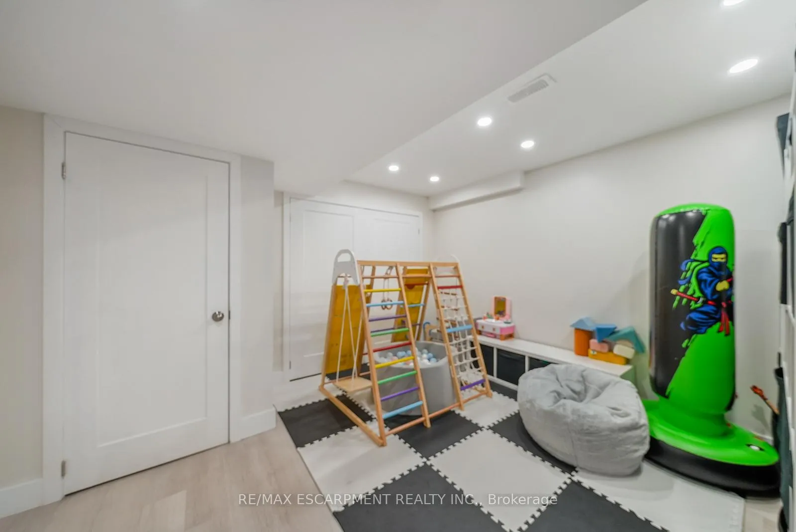 Photo 42 of 315 Humphrey Street, Hamilton, Waterdown — HOMEH