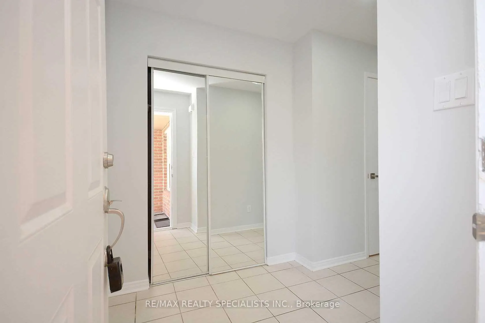 Photo 6 of Unit Upper, 52 Donna Drive, Brampton, Heart Lake — HOMEH