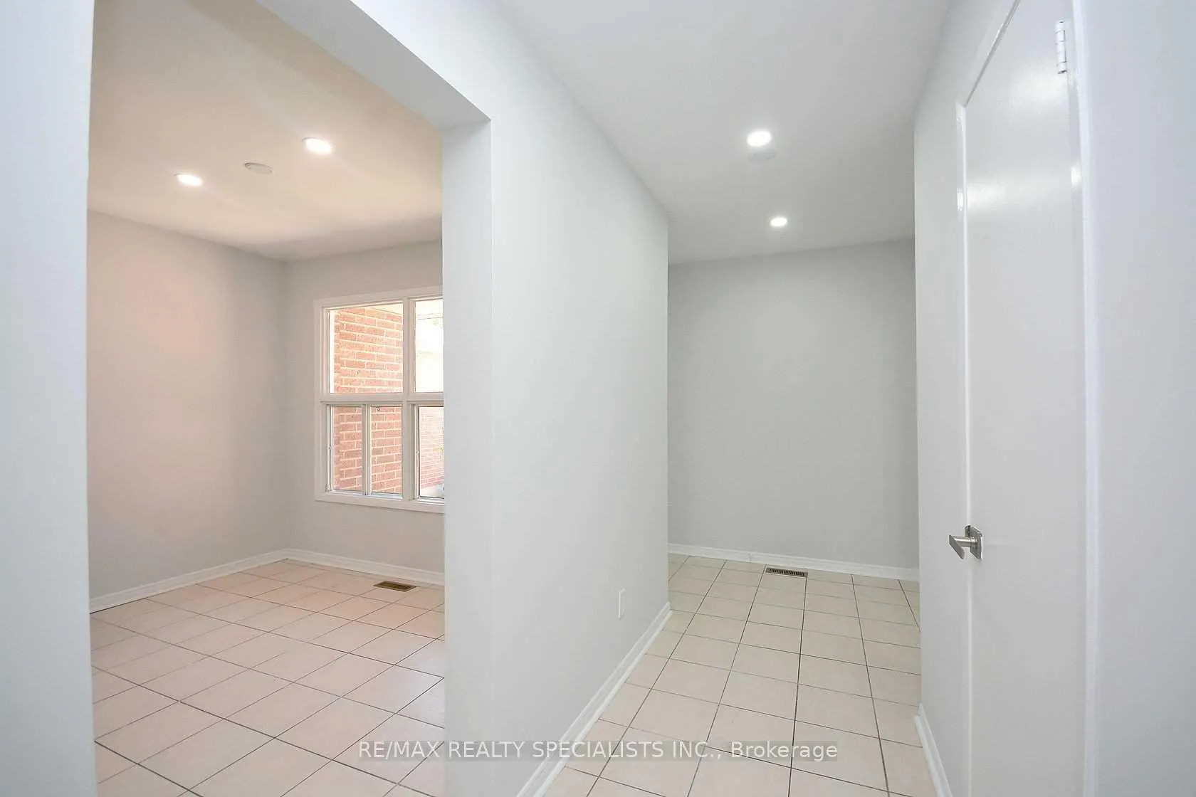 Photo 9 of Unit Upper, 52 Donna Drive, Brampton, Heart Lake — HOMEH