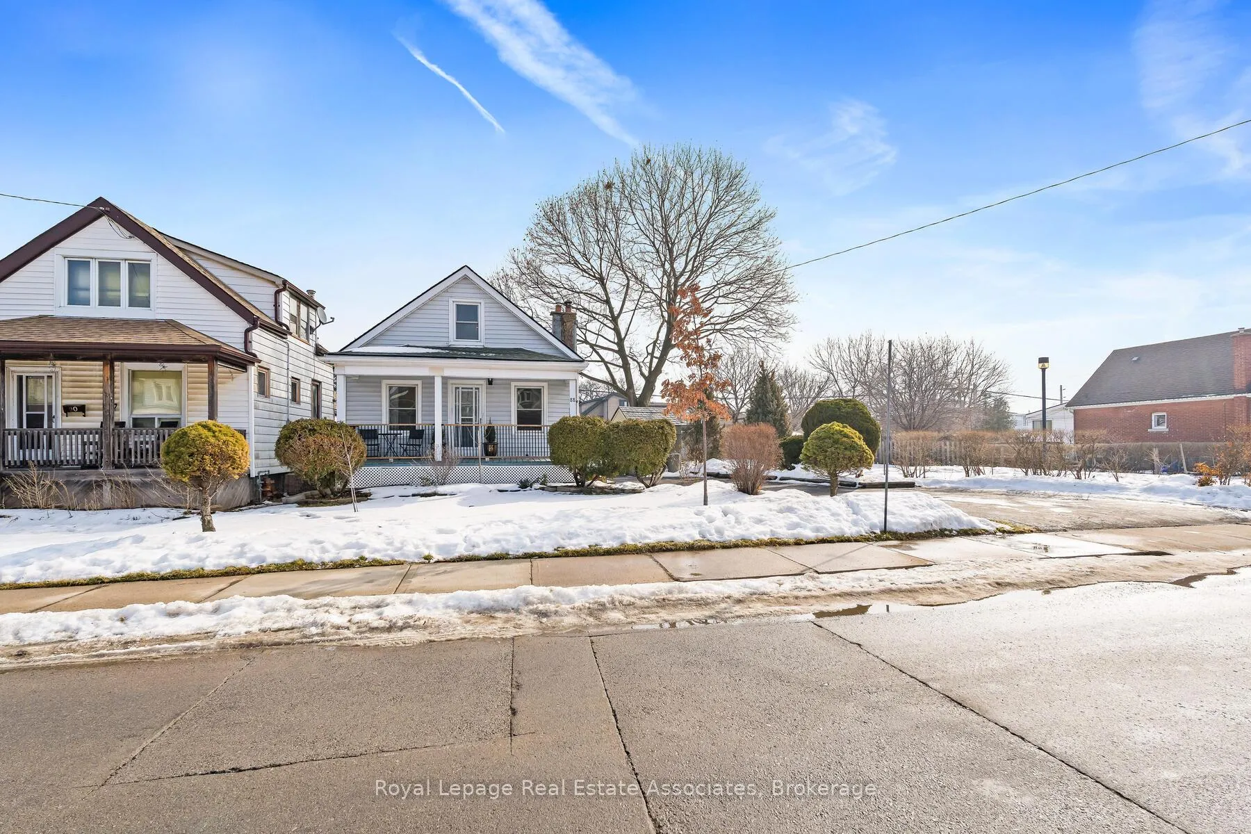 Photo 3 of 88 Graham Avenue N, Hamilton, Crown Point — HOMEH