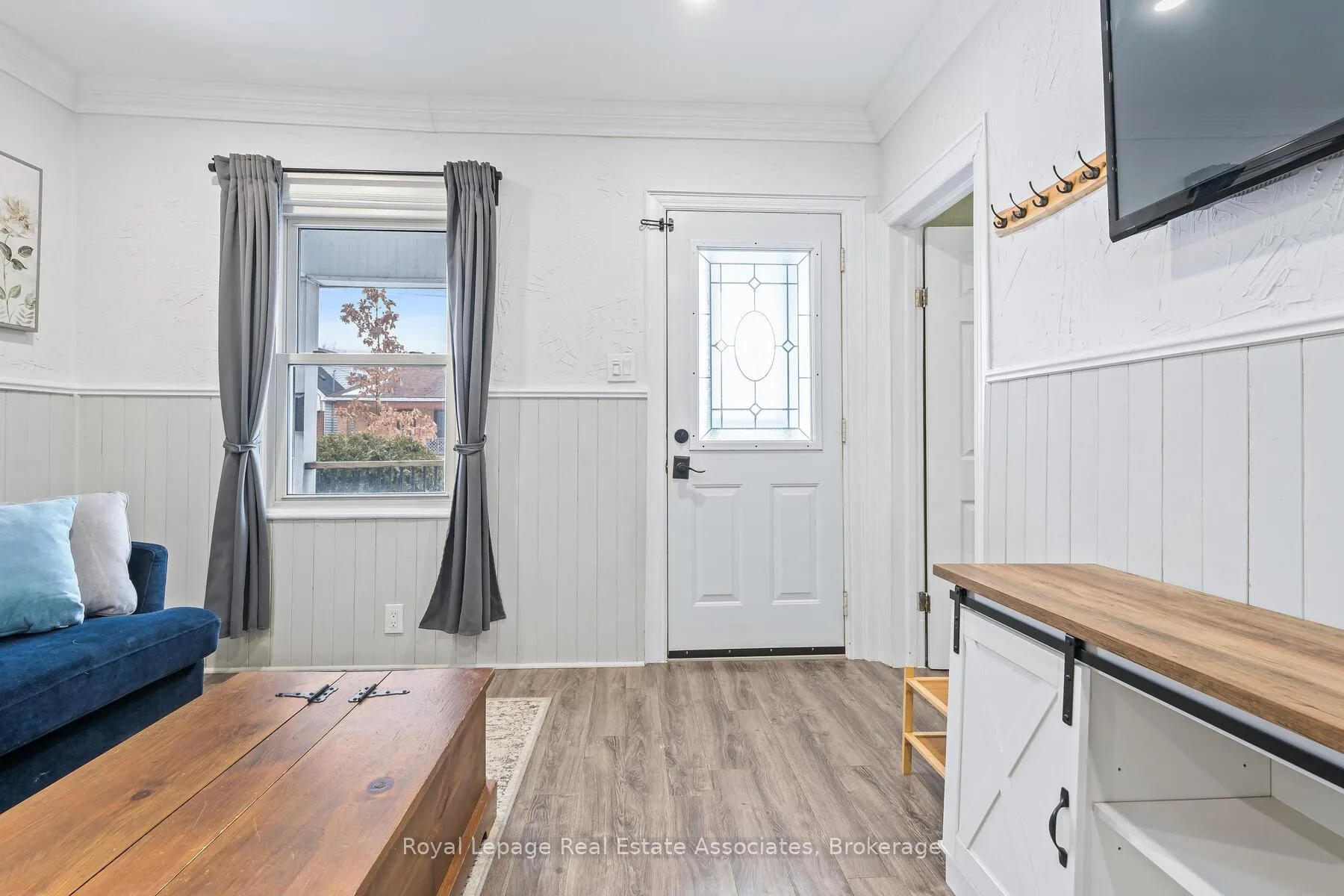 Photo 6 of 88 Graham Avenue N, Hamilton, Crown Point — HOMEH
